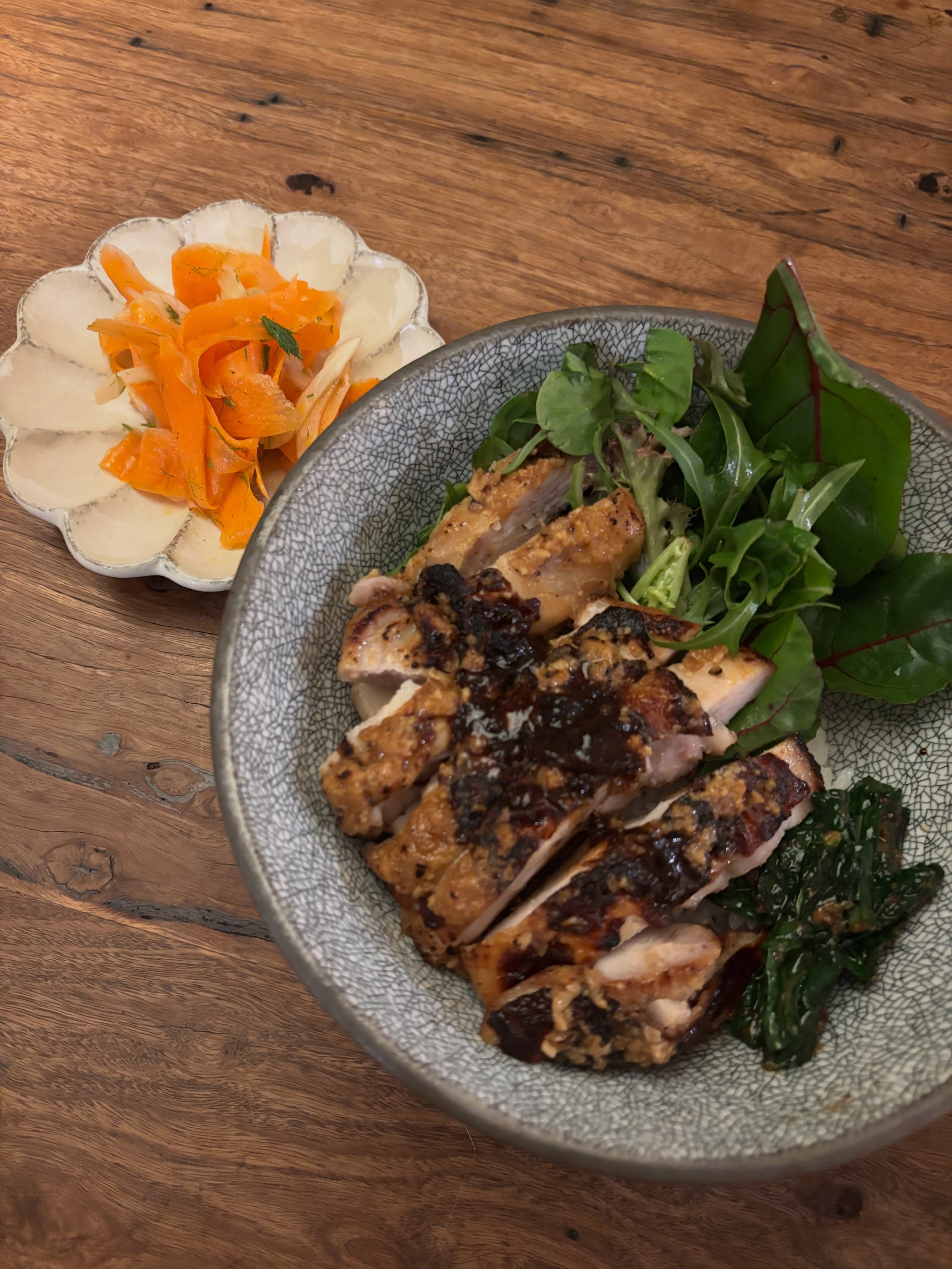 “Sesame oil, ginger soy sauce marinated chicken Maryland and some greens over rice & Carrot salad”
#kaokaomiso
Chicken Maryland marinated in sesame oil and Ginger soy sauce over 6hours.
Cook in a pan on the skin side until golden and crispy. Then cook the other side.
I put some miso mixture(kaokao miso 1tbsp, mirin 1.5tbsp) on the skin side and burn it. It became a bit salty🙄 Oops