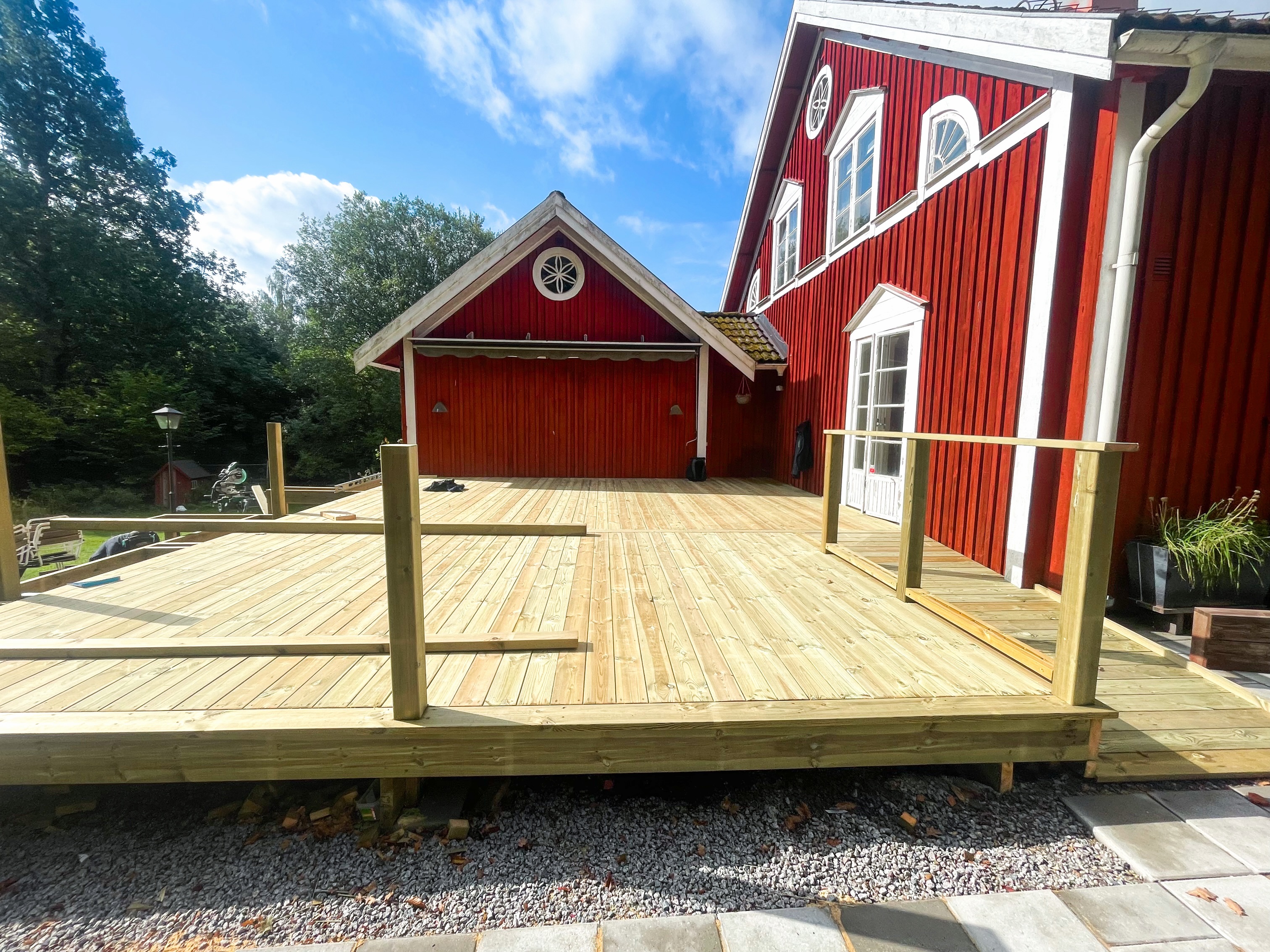 Ett hus under bostadsanpassning! 🛠️
Badrum, hall, sovrum, uteplats, ramper till ny hall och entré för skolbuss får nya lösningar för en smidigare vardag!
Ritningar av @sginred ✍️
#NybeByggentreprenad • #FamiljeföretagSedan1964