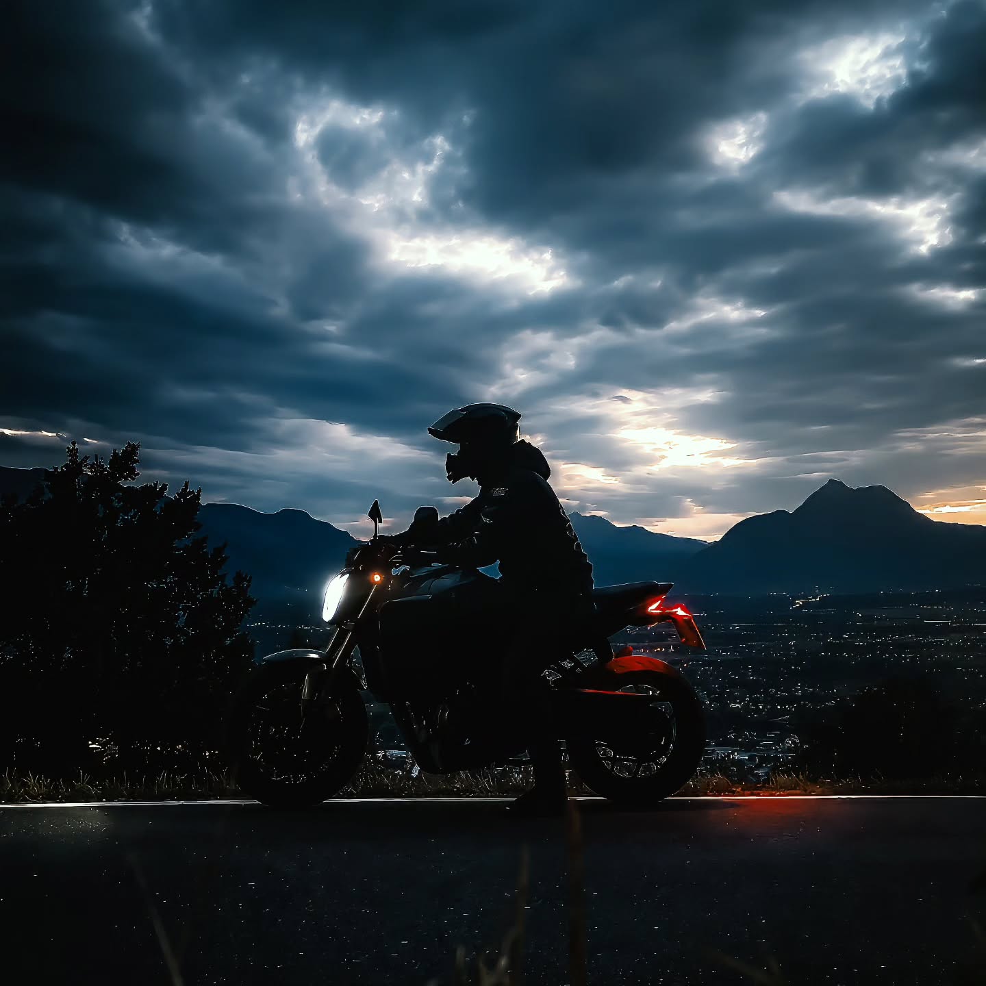 #bikelife #bikelovers #bikerlife #man #instadaily
Not all demons are bad, sometimes you have to become the monster to protect the good.
