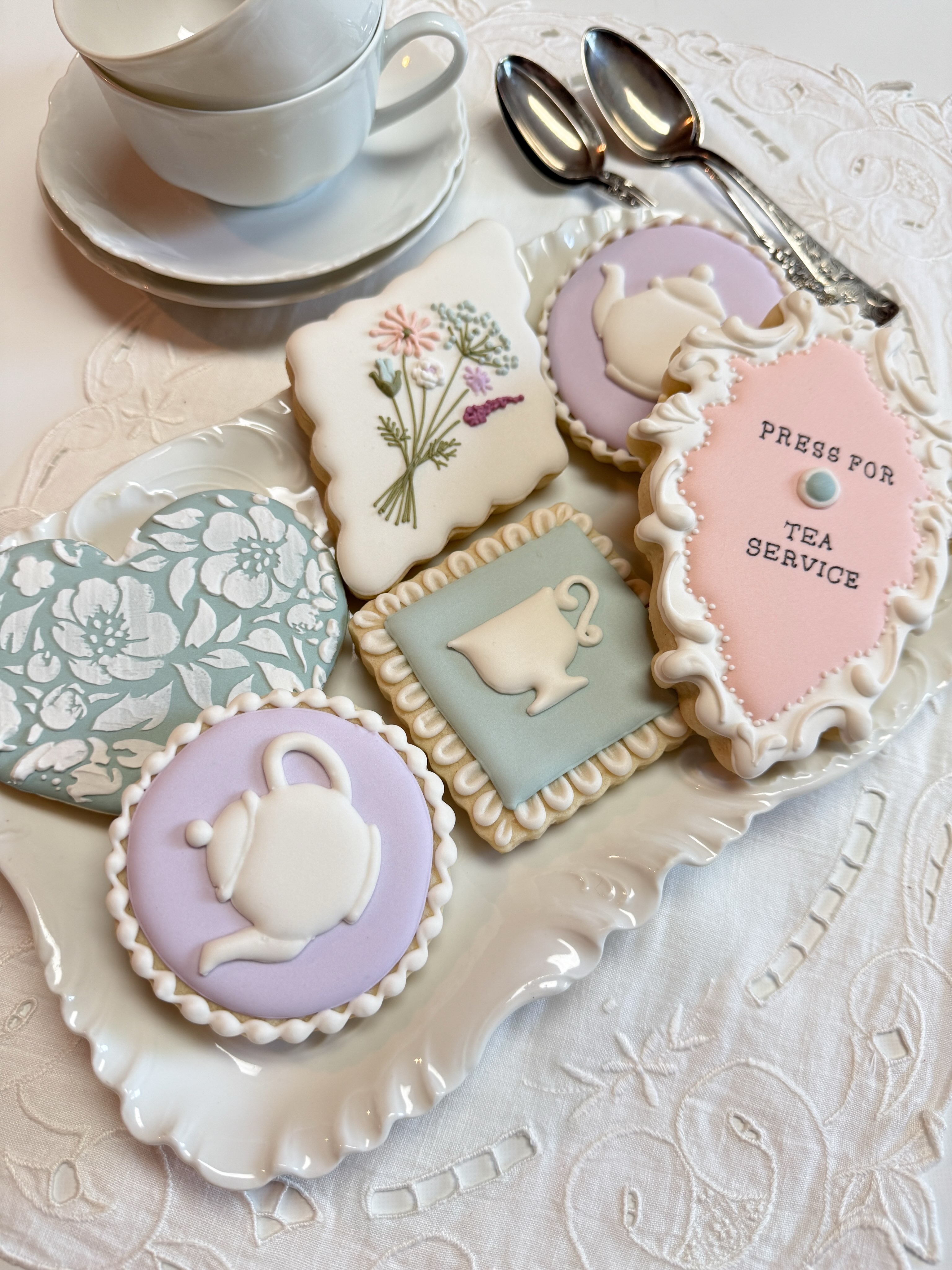 These cookies were for a ladies' afternoon high tea 🫖 So fun to do, and I loved the pastel colors ❤️
…
…
…
#decoratedsugarcookies #customcookies #nebraskacookier #hightea #teapartycookies