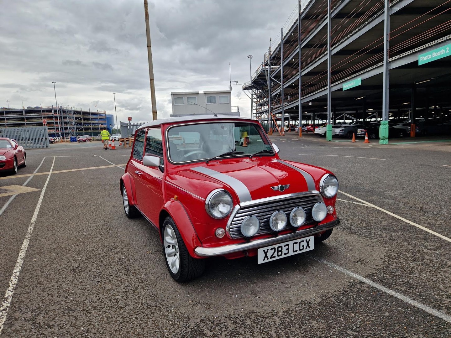 Another pristine RHD 2001 Rover Mini Cooper Sport 500 coming from our our friends over at @richard_williams_classics_minis - This one is heading to Norther Virginia