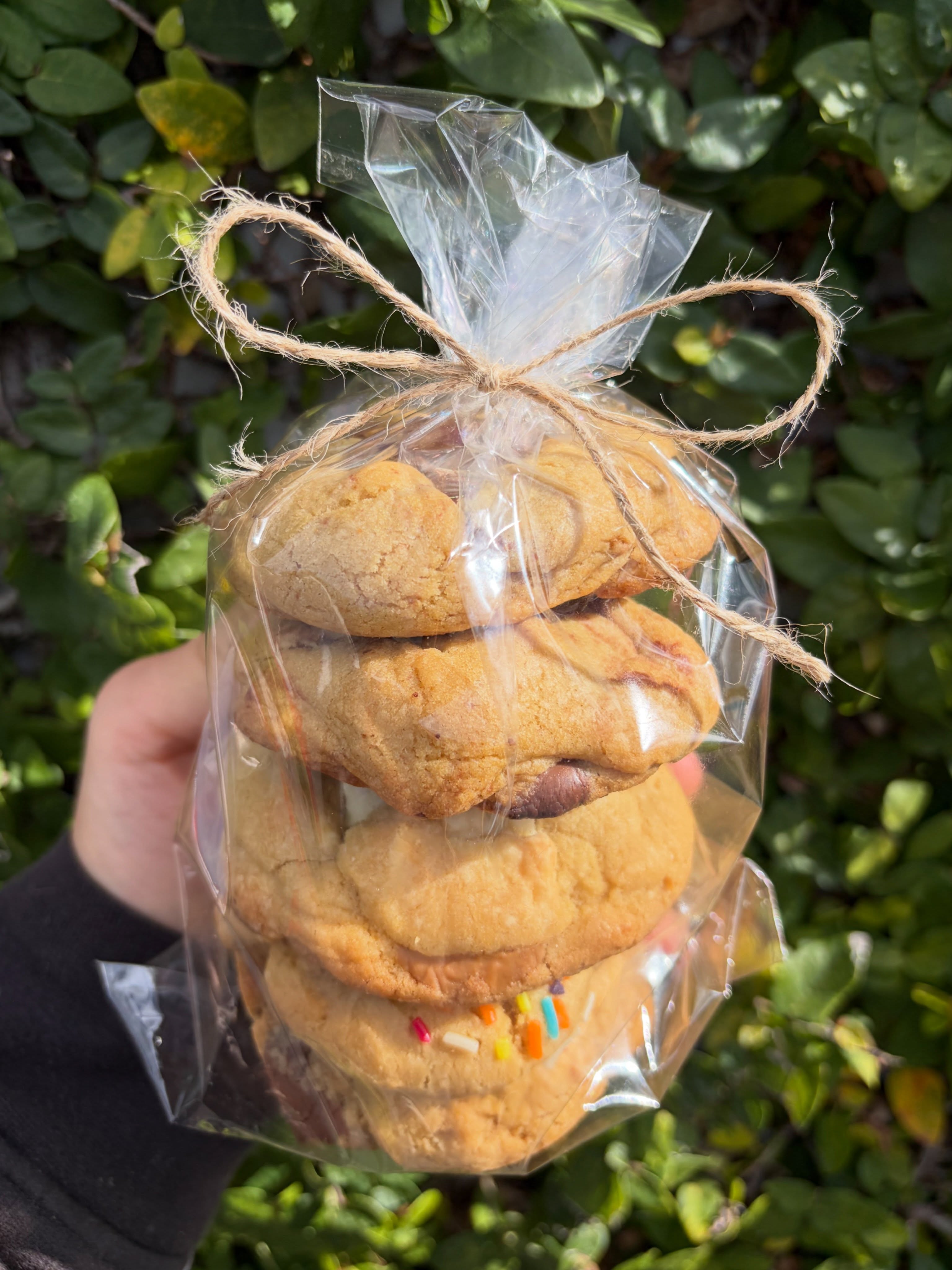💙Father day treat💙
mini assorted stuffed cookie packs, in store this weekend!