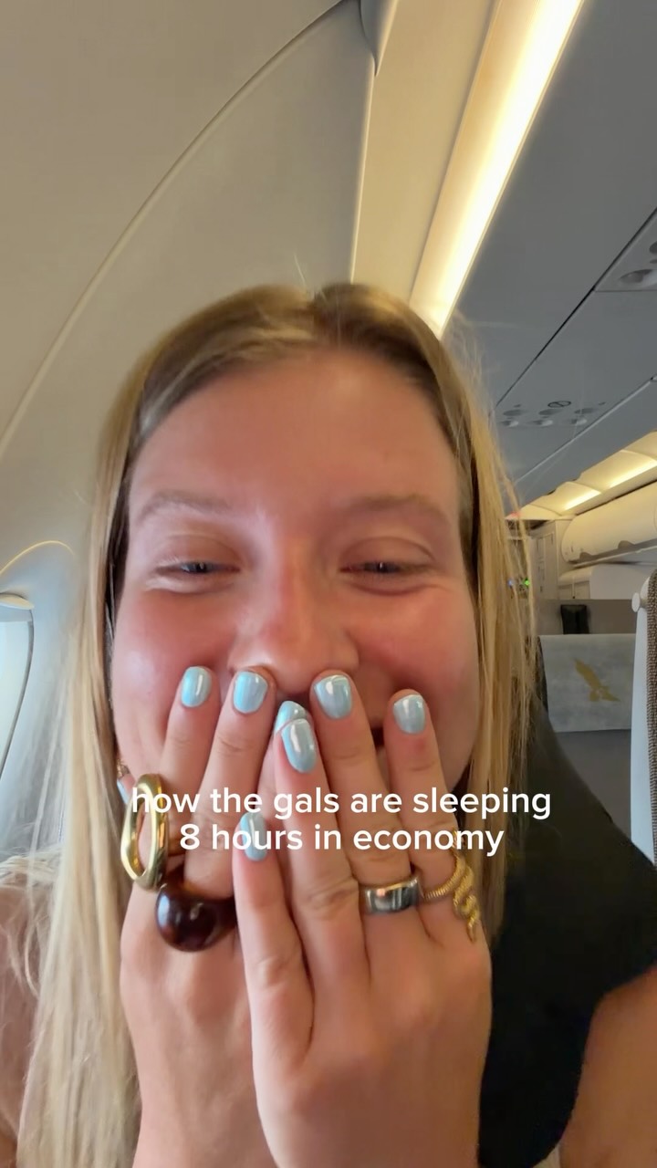 Travel hack tip !! Save it in ur folder gheheh !! Bought this on Amazon & basically puts ur head into a headlock glued onto ur seat / back 🤣🤣 will say it’s the most sleep i’ve ever gotten & that says a lot for a gal who travels the world full time xx
Other flight essentials I’d say worth bringing;
- ear plugs
- sleeping pills lol
- travel sickness pills if you feel nauseous in transport
- a healthy snack (carrots are my current go to hahah)
- a pen & journal
- downloaded podcasts on ur phone (perf to listen to while emptying your storage on ur phone)
- a toothbrush & toothpaste
- ereader
- headphones
- power bank below 100Wh (this needs to be stated on the power bank, this is a new airline restriction & in my experience they do check!)
Anthing crucial we’re missing here? Let us know :))
