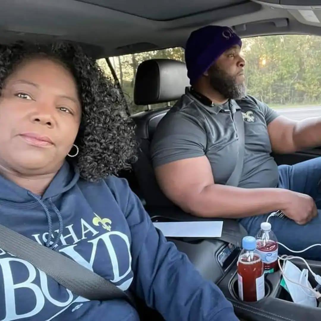 My ride or die. My A1 since day one. The one who fought to protect me from the bigger boys on the block. Now she holds it down for the city of New Orleans. My Big Sister. There wouldn't be a me without the guidance, mentorship, and her being the model excellence she is. She's my Big Sister. She's all that and a bag of chips. Everyone please join me in wishing my Big Sister a big Happy Birthday 🎂🎂🎂🎂I loooooove my Big Sister!!!!!!