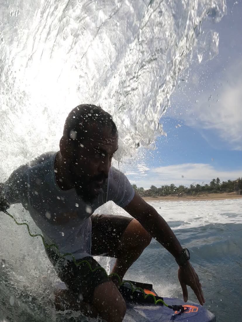 -Whats your name: Gadiel Ruiz Rivera
-Where you from: Vega Alta, Puerto Rico 🇵🇷
-How long have u been riding DK: from a young age, I started in 1991.
-Who is your inspiration: Paul Roach, keith Sasaki, Kainoa McGee, Kyle Maligro (& The Kauai Classic Team), Roby Gall, Freed Booth between others!
-Whats your favorite waves: In Puerto Rico are Hallows, Margara, Manglito & Table Rock. & international are Pipeline & Backdoor in Hawaii & Supertubos in Peniche, Portugal.
-Who would u like to send a big shoutout to My fellow’s DK riders around the world, especially to My Dk brothers in Puerto Rico & The BBC Team!