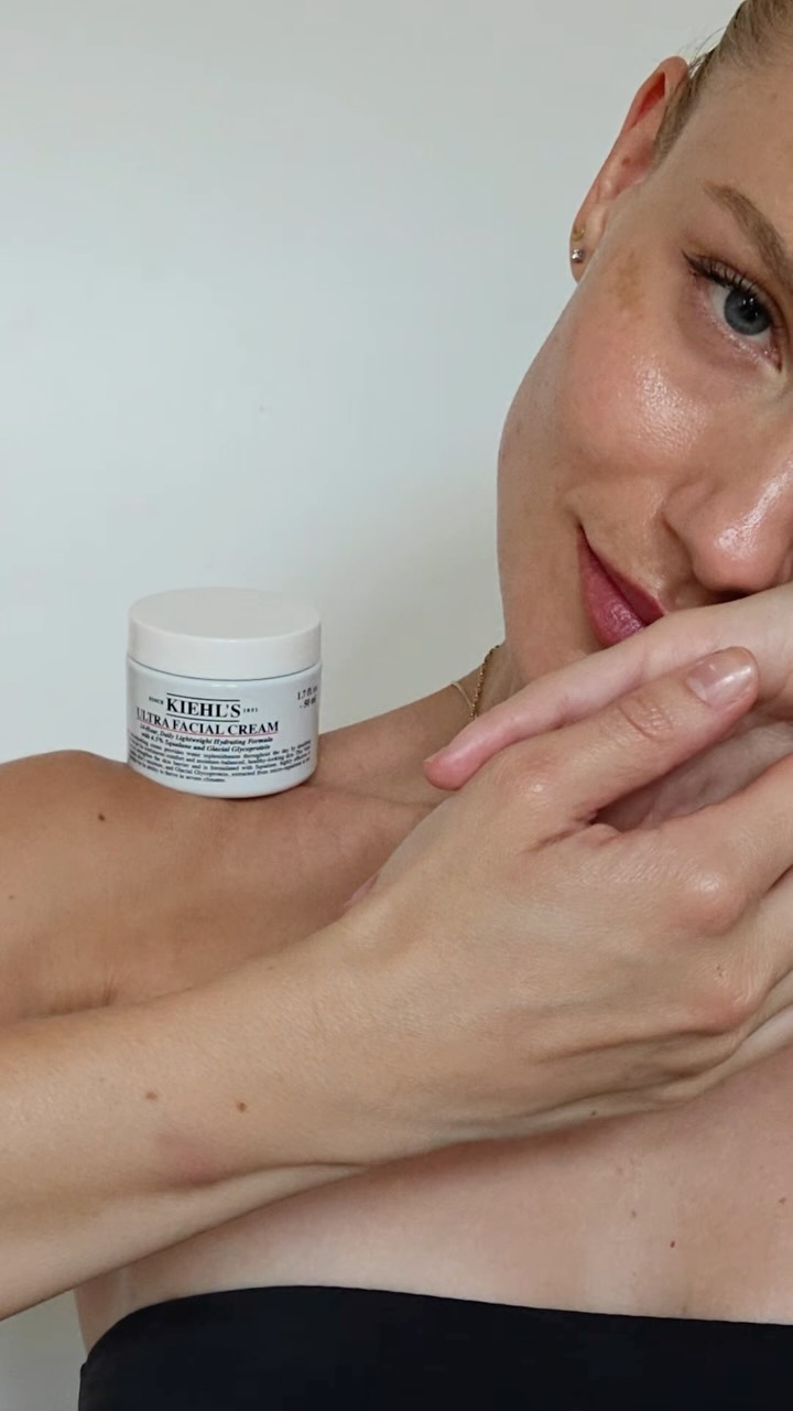 Anzeige | Jede Bewegung beginnt mit einem Moment der Stille. Und Dann, wenn du auf der Bühne bist, beginnt der Körper zu erzählen. Die Kiehl’s Ultra Facial Cream agiert zwischen Stille, Vorbereitung, Hitze, Schweiß und Bewegung bei maximaler Performance - denn gute Feuchtigkeitspflege gehört nicht nur ins Labor. Sondern dorthin, wo echte Energie entsteht. @kiehls.dach #kiehls #skincare