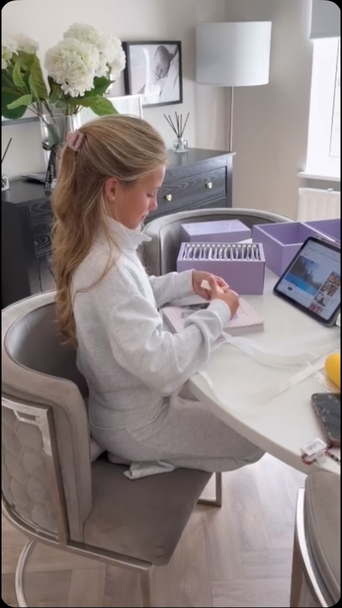 A little help behind the scenes at RENEW 🤍
With just one week of summer holidays left, our founder’s daughter has been lending a helping hand, carefully preparing our leaflets ahead of an exciting upcoming event.
#RENEW #BehindTheScenes #Collagen #Wellness #FamilyBusiness