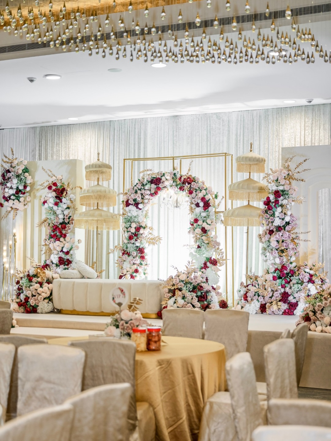 Wedding of Aidil & Amirah 💝
A beautiful venue in the West, with flexible hours and the capacity to host up to 1,000 pax - readily available for you!
WhatsApp us at 8891 9504 or email hello@merakevents.com for more information ✨
Venue: @thechevrons
Food & Decor: @merakeventssg