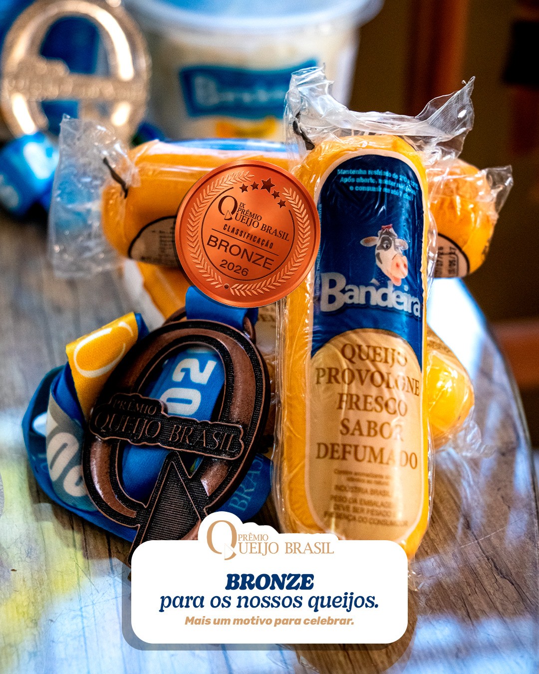 Bronze para os nossos queijos! 🥉🧀
No XI Prêmio Queijo Brasil 2026, o Queijo Minas Padrão, o Queijo Mussarela Palito e o Queijo Provolone Fresco Sabor Defumado conquistaram a medalha de bronze.
Cada medalha representa o compromisso da Bandeira com a qualidade em toda a nossa linha de produtos.
Toda conquista merece ser celebrada, e essa a gente compartilha com você. 🧀