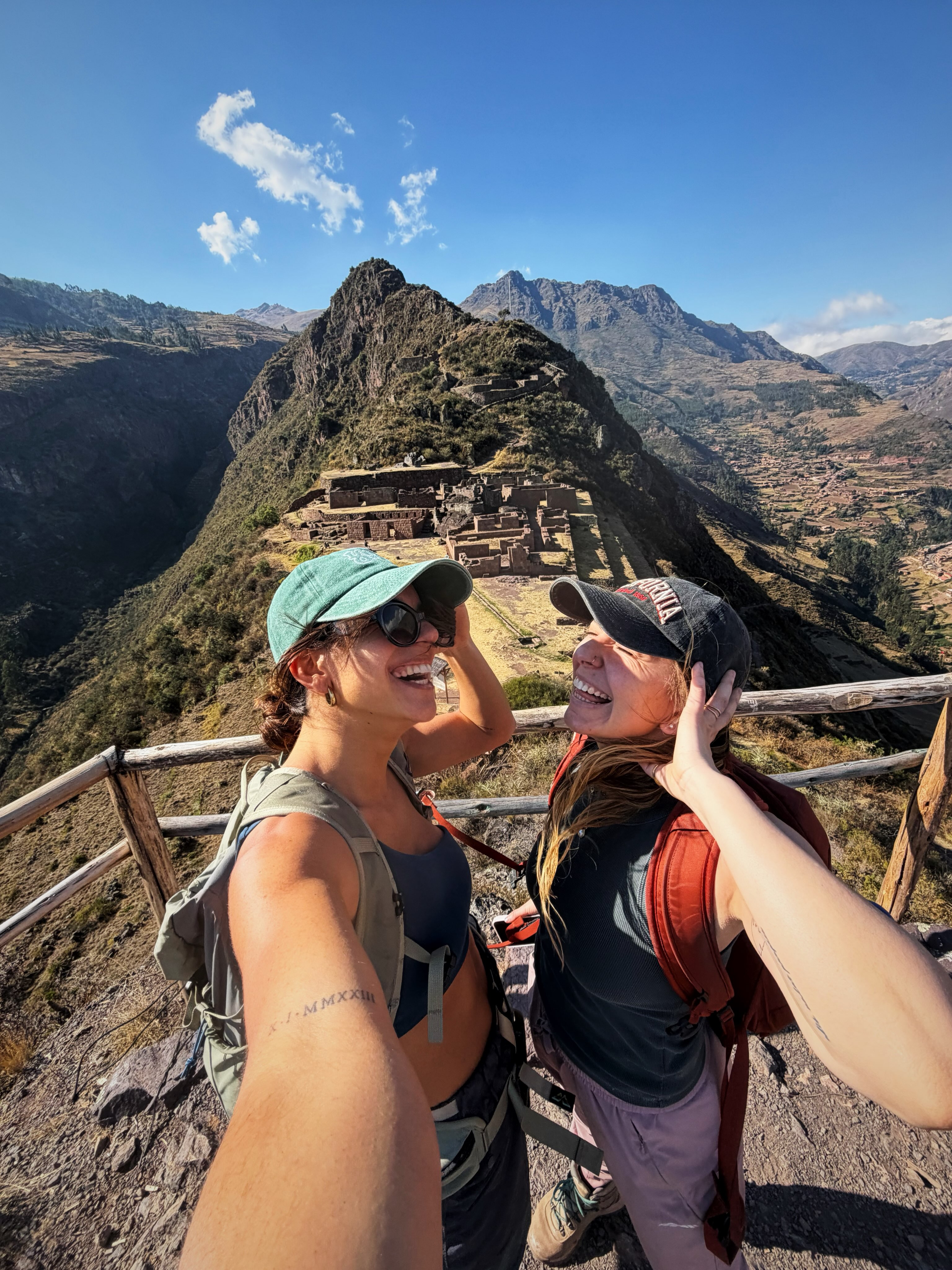 Never skip the part where you travel to Peru with your girlfriend 🇵🇪🤍✨
#LocasOnly #PeruSpecialists #SacredValley #WomenTravel #AdventureTravel