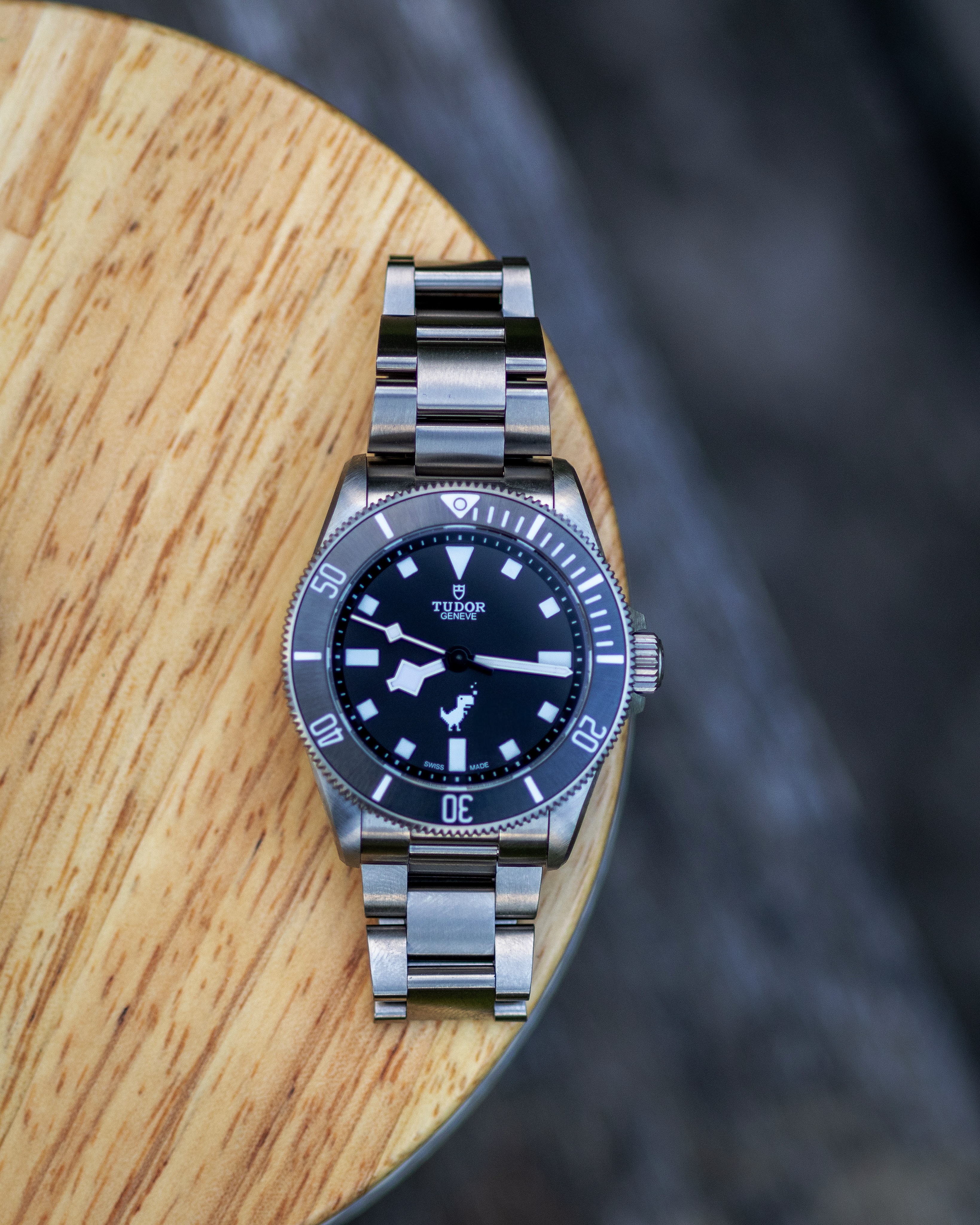 Simplicity in the watch world can sometimes be mistaken for absence. But that isn’t always the case.
A perfect example is the Tudor Pelagos. With a matte titanium that refuses to shine, minimal decoration and a simple-to-read black dial punctuated by stark white indices. It’s meant to tell time at a glance in the light, dark, heat of the desert, deep underwater or on top of a mountain.
It just works, all the time ✅💯
⌚️: @tudorwatch x @google Watches@ Pelagos Special Edition
#watchfam #tudorwatchclub #tudor #pelagos #tudorwatch