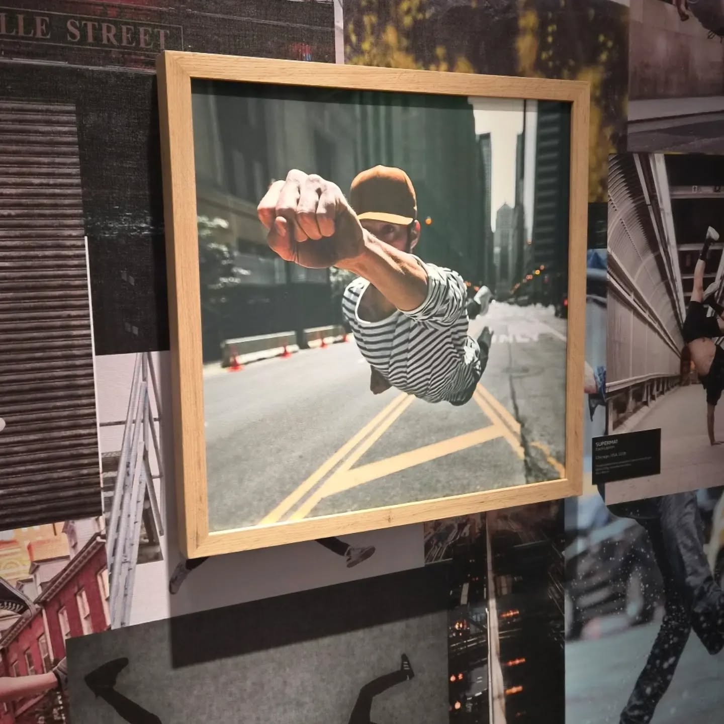 📸✨ Et si apprendre une langue nous faisait… léviter ?
Nouvelle CeFoLiAc’tion à Nice, direction le Musée de la Photographie pour découvrir LEVITATION, l’exposition immersive de Mathieu Forget.
Observer, s’étonner, décrire, échanger, exprimer ses impressions… et bien sûr, jouer avec les mots et les images ! 🤸♀️📷
Parce que chez CeFoLiAc, un musée peut devenir une salle de classe, une œuvre peut déclencher une conversation et une expérience culturelle… une formidable occasion de vivre la langue autrement. 🌍💬
Nos CeFoLiAc’tions, c’est exactement cela : sortir du cadre pour mettre la langue en action, découvrir notre territoire et apprendre à travers des expériences qui restent en mémoire.
Et cette fois-ci… nous avons pris un peu de hauteur ! 😉✨
📍 Nice
📸 Exposition immersive LEVITATION – Mathieu Forget
#CeFoLiAc #CeFoLiAction #ApprendreAutrement #ApprocheActionnelle #MathieuForget Levitation Nice Culture Photographie Exposition SortieCulturelle CoursDeLangues ApprendreEnSAmusant CotedAzur