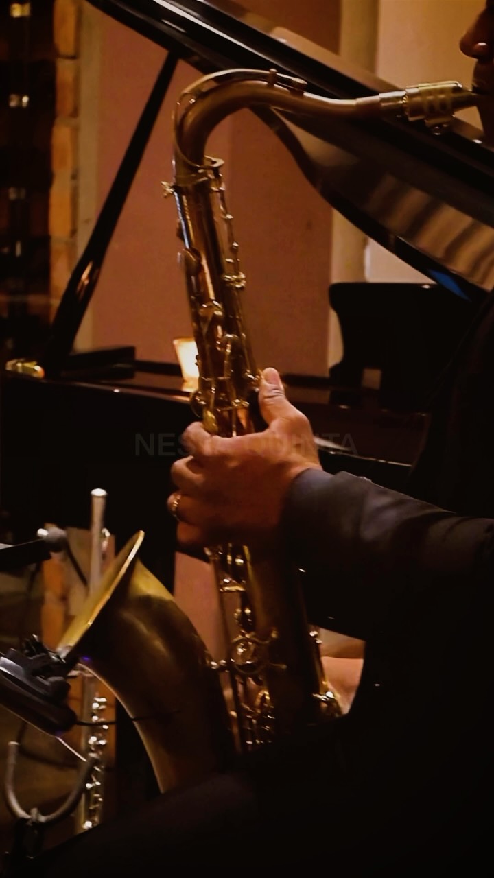 Toda quinta, o piano bar da Villa ganha um toque a mais: piano e sax juntos para deixar a noite ainda mais especial.