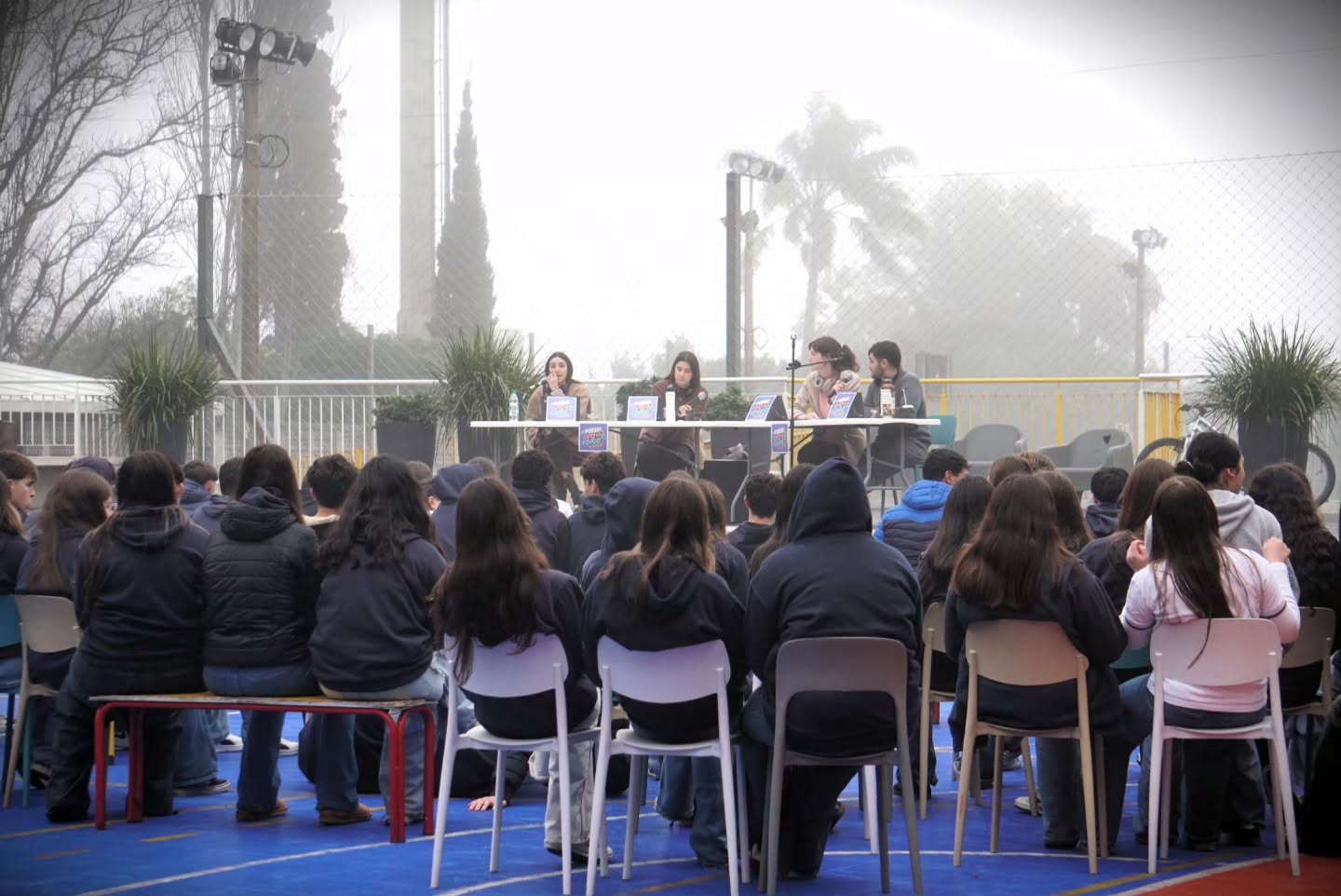“PORQUE YO LO DIGO” 🎙️💬
Los estudiantes de 1º EMS comenzaron a trabajar con un proyecto de argumentación en el Área Social. Como lanzamiento del mismo participaron de un streaming, donde pudieron poner en común sus opiniones respecto a una situación hipotética que se les planteó para discutir.
Durante este proyecto serán invitados/as a debatir sobre distintos temas de manera fundamentada, utilizando estrategias e identificando y evitando falacias.
#2026enelsanignacio
