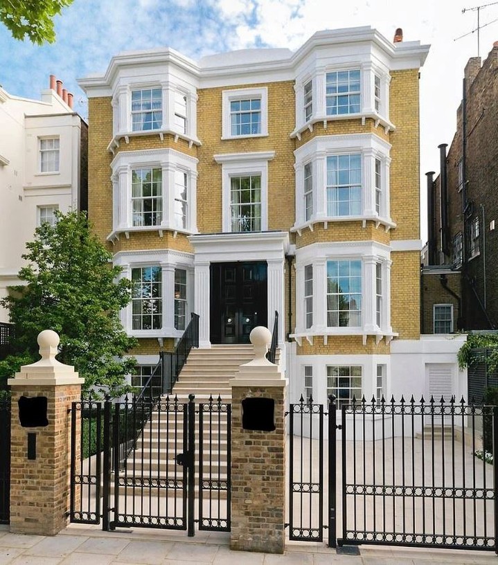 💷🏡 𝗜𝘀 𝘆𝗼𝘂𝗿 𝗯𝘂𝗶𝗹𝗱𝗶𝗻𝗴 𝗯𝘂𝗱𝗴𝗲𝘁 𝗱𝗶𝘀𝗮𝗽𝗽𝗲𝗮𝗿𝗶𝗻𝗴 𝗳𝗮𝘀𝘁𝗲𝗿 𝘁𝗵𝗮𝗻 𝗯𝗶𝘀𝗰𝘂𝗶𝘁𝘀 𝗮𝘁 𝗮 𝗕𝗿𝗶𝘁𝗶𝘀𝗵 𝘁𝗲𝗮 𝗯𝗿𝗲𝗮𝗸? 🍪☕ Don't panic... clever design can help keep more money where it belongs—𝗶𝗻 𝘆𝗼𝘂𝗿 𝗽𝗼𝗰𝗸𝗲𝘁! 😉✨
📐 At 𝗔𝗚𝗔 𝗔𝘀𝘀𝗼𝗰𝗶𝗮𝘁𝗲𝘀, we design smarter, not just prettier. By optimising layouts, reducing wasted space, selecting cost-effective materials and planning ahead, we help minimise expensive surprises before construction begins. 🏗️✅
🌿 Better efficiency. 💰 Better value. 😌 Less stress.
Why spend more than you need to when great architecture can work harder for every pound invested? 🇬🇧🚀
📅 𝗕𝗼𝗼𝗸 𝘆𝗼𝘂𝗿 𝗙𝗥𝗘𝗘 𝗢𝗻𝗹𝗶𝗻𝗲 𝗦𝘁𝗿𝗮𝘁𝗲𝗴𝘆 𝗦𝗲𝘀𝘀𝗶𝗼𝗻 𝘁𝗼𝗱𝗮𝘆!
🔗 https://www.aga-associates.com/resources-booking-page
#Architecture #PlanningPermission #HomeRenovation #PropertyDevelopment #LondonArchitect #SmartDesign #BuildingRegulations #AGAAssociates 🏡✨📐
https://www.aga-associates.com/small-projects