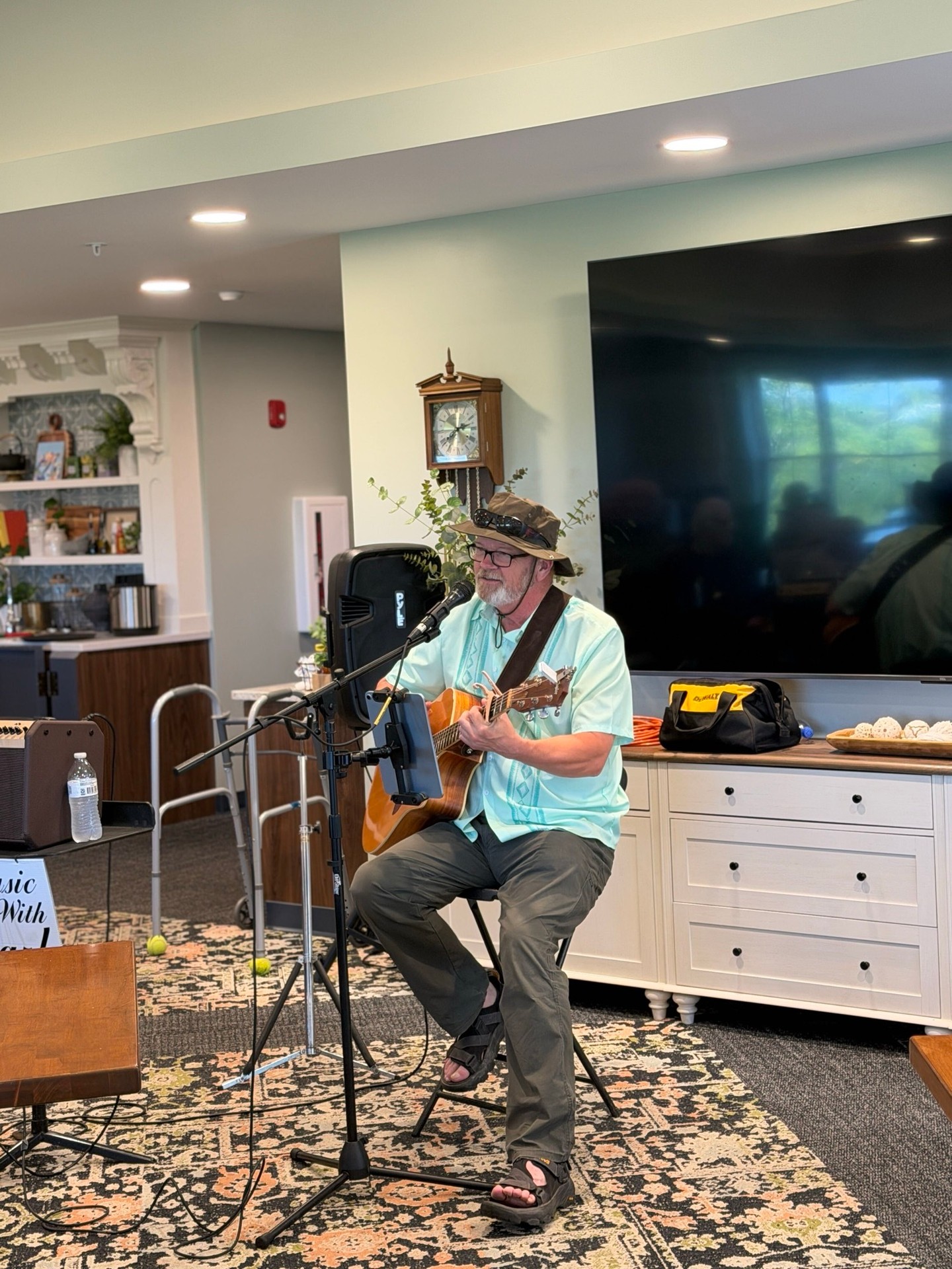๐ถ We love live music! Thanks, Mark Robinson, for a wonderful afternoon of music and smiles. ๐
#VergennesGrand #SeniorLiving #vergennes #LifeisGrandHere #GSLcommunities