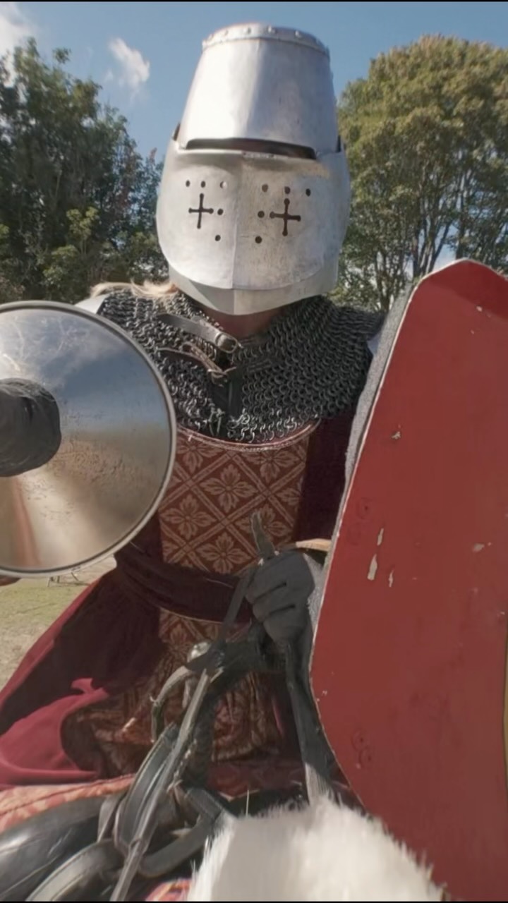 How it feels to win the joust! 🏆
@turten_trinket on her horse Cindy at @hedinghamcastle
📸 @dji nano
#jousting #womeninsports #stuntrider #horses #medieval