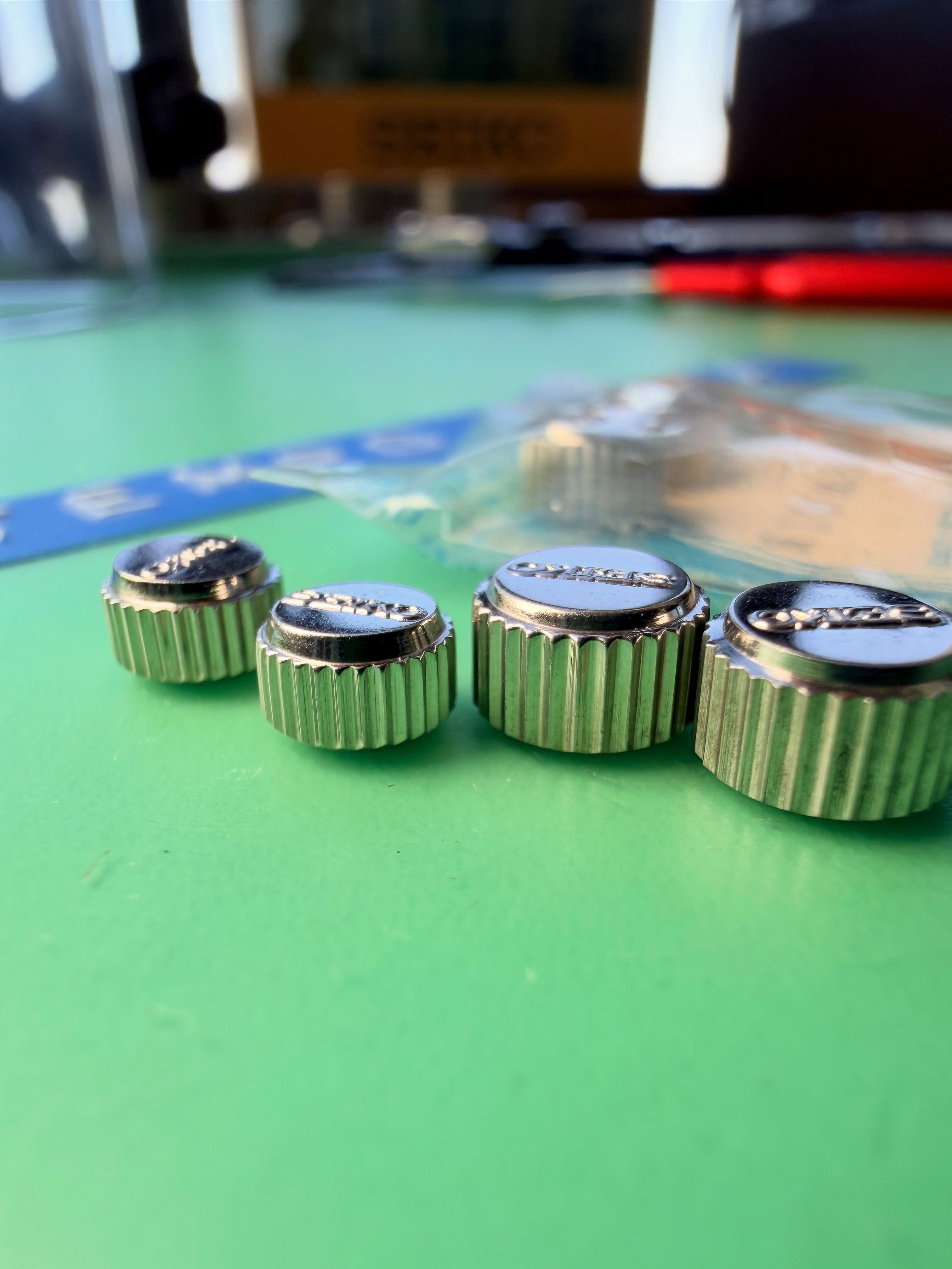 Very happy to have found this small collection of new old stock 62MAS crowns. Four big and two small. #seikoparts