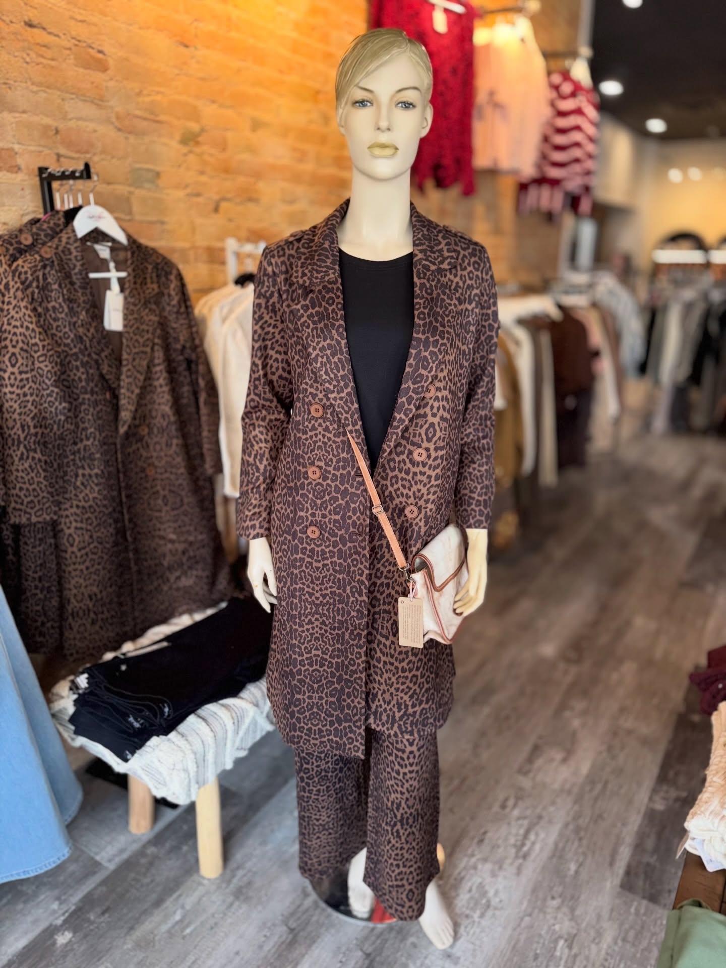 When you go for the full leopard print look… 🐆 The result is stunning.
#fullglam #leopardprint #boutiquestyle #bossbabe #ladiesfashion