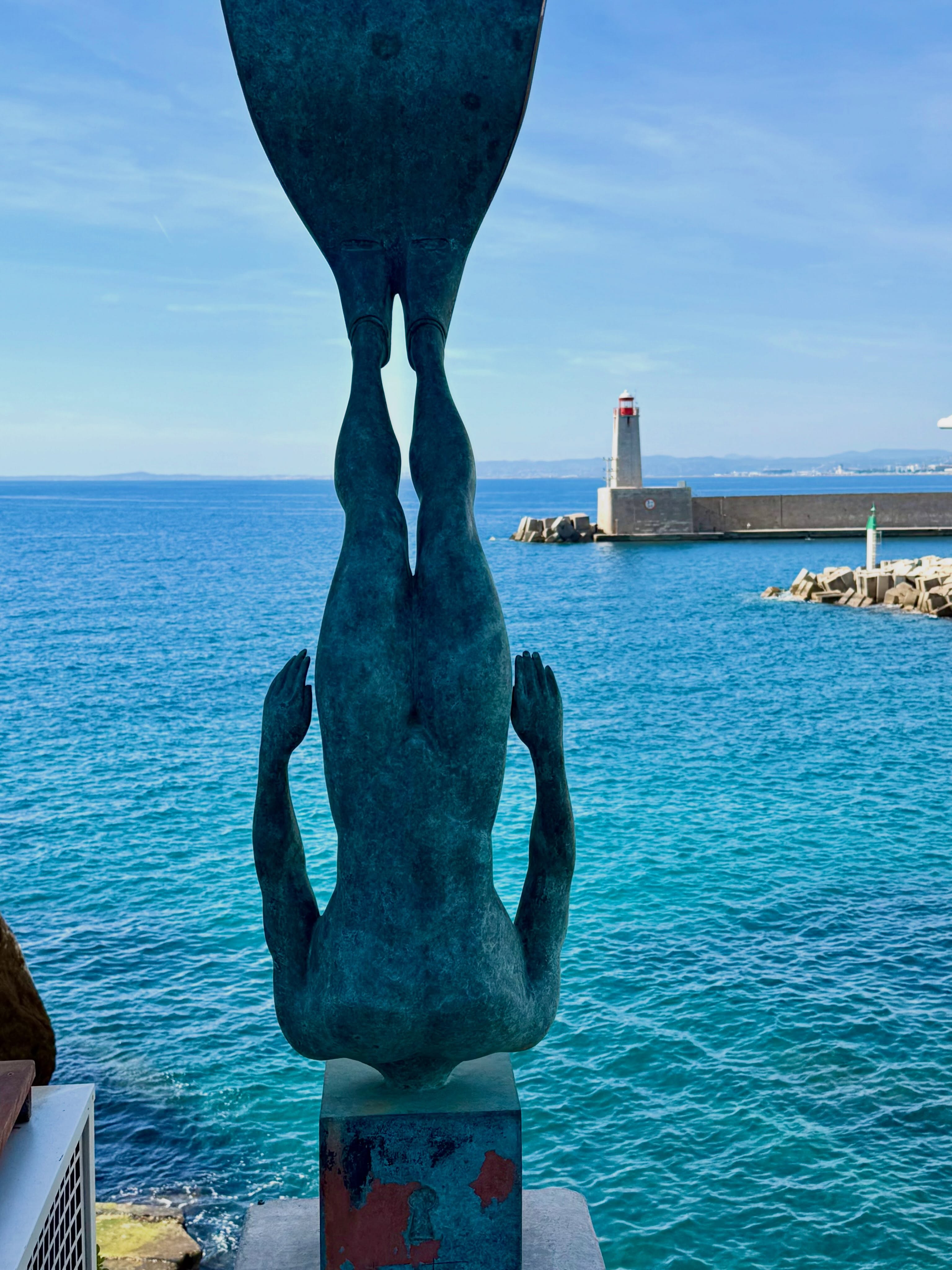 Head first into Nice #nicefrance #frenchriviera🇫🇷 #nicefranceriviera #retireandtravel #travelbloggers