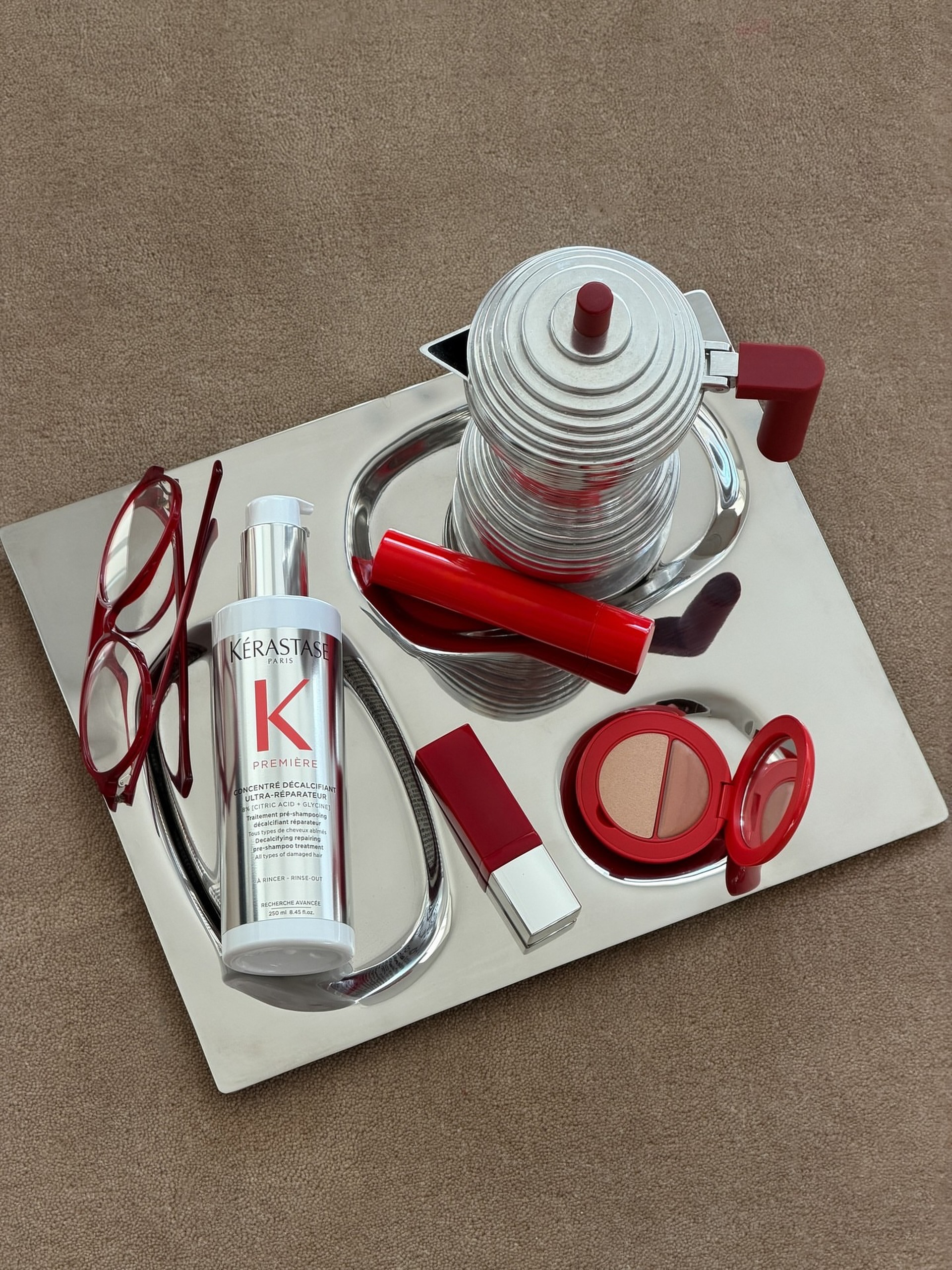Back to school means back to your best routines. ✨ Rebuild your hair’s strength with Première Concentré Décalcifiant Ultra-Réparateur. This pre-wash treatment targets calcium buildup from hard water to deeply repair damaged hair from the inside out. #bellanellabeauty
#Kerastase #Premiere #HealthyHair #BackToSchool