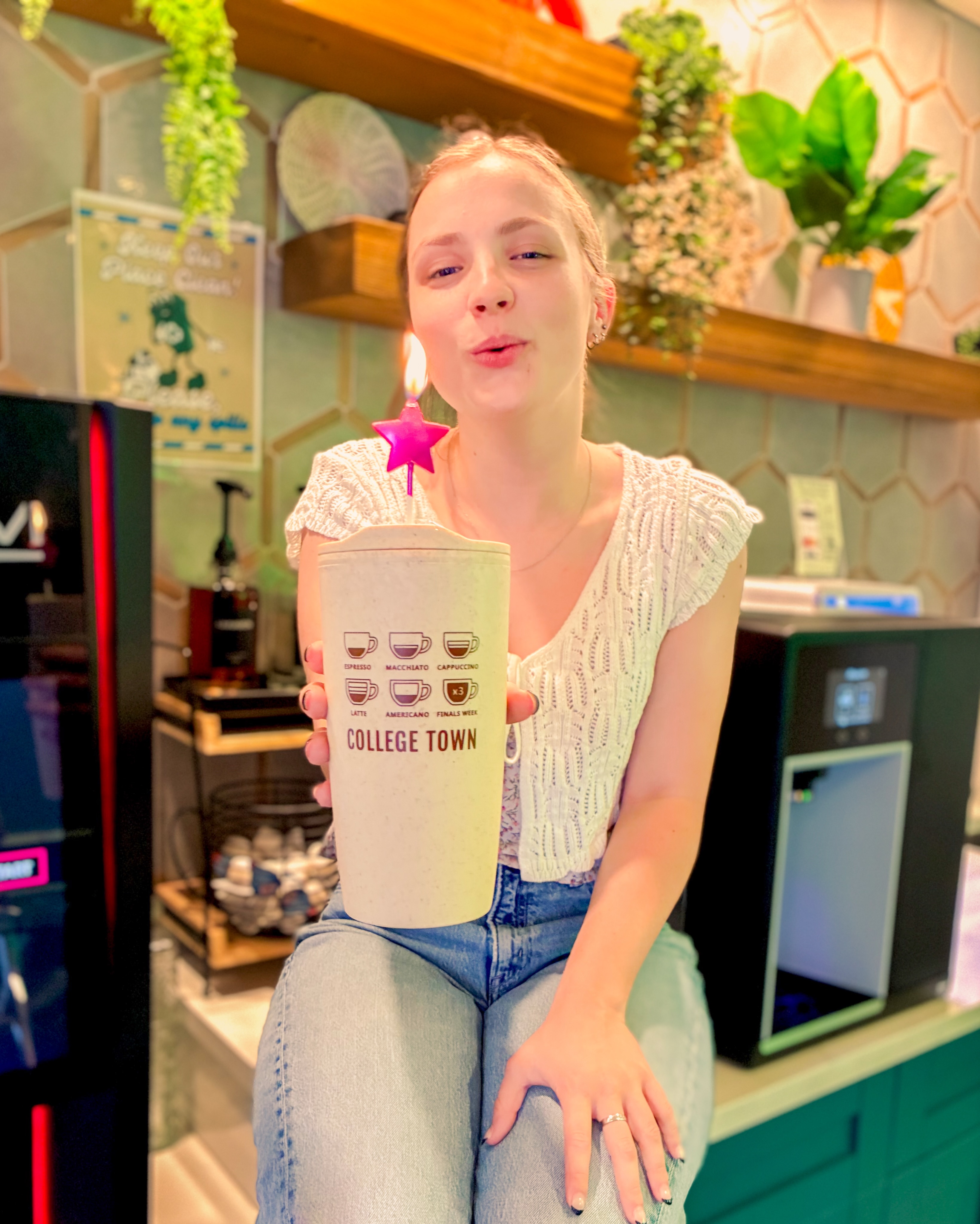 Another year older, still taking full advantage of the free clubhouse coffee. Happy September birthdays to our friends at College Town 🎉🎂
#CollegeTownCommunities #LiveWithin