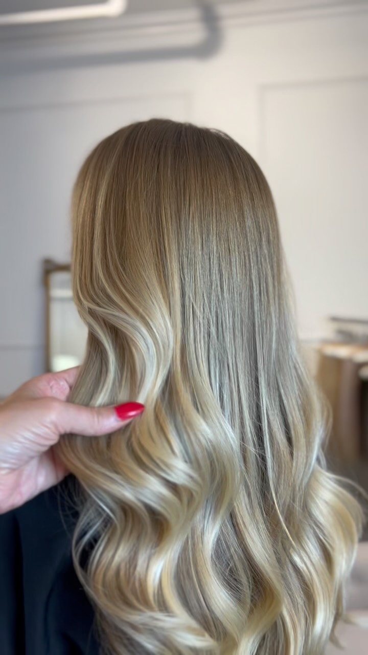 What mesmerising colors!! 🤩🤩🤩 Experience luxury for yourself at Gold Coast Salon today! #balmainhaircouture #hairgoals #goldcoastsalonchicago #chicagohairstylist #hair