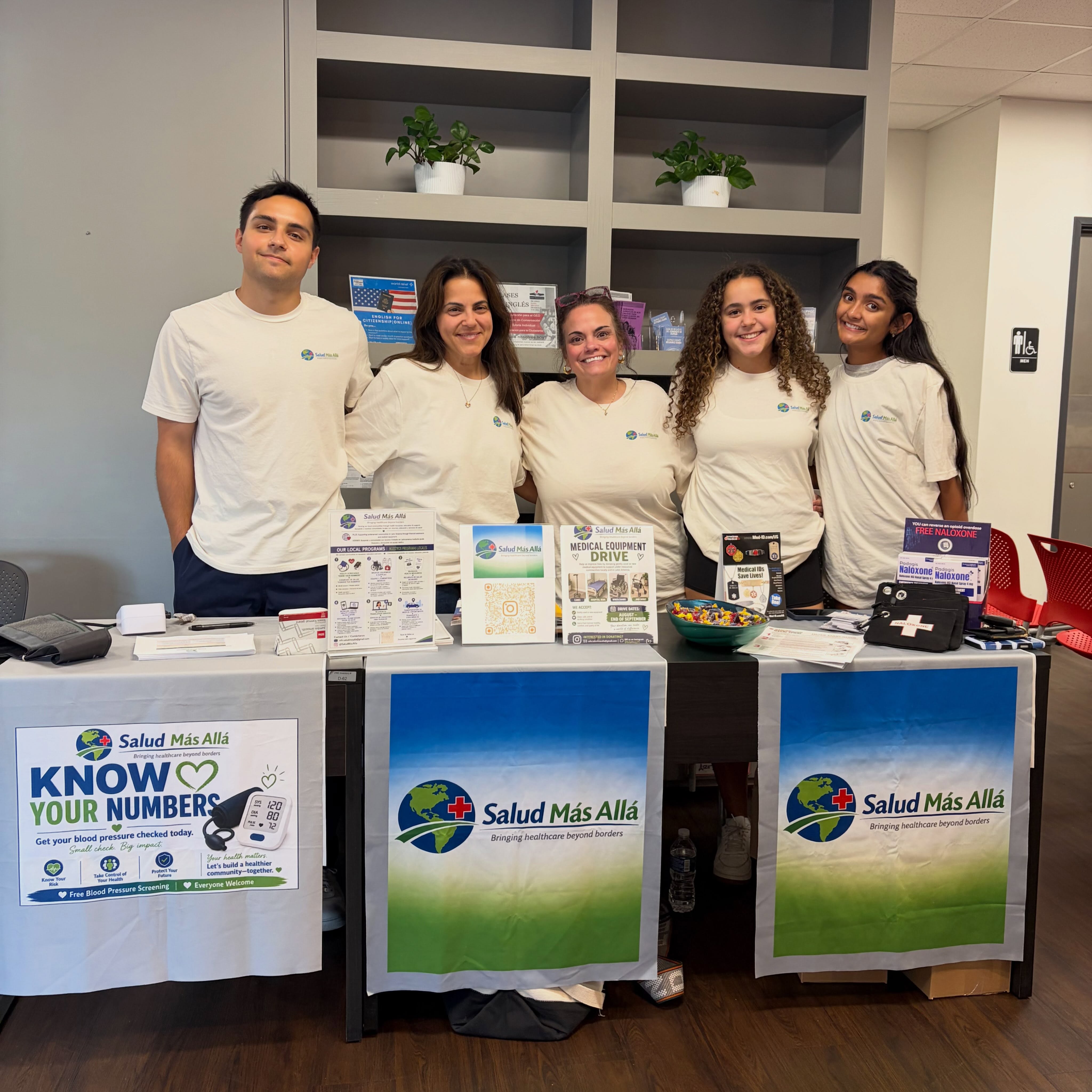 Our first screening at People’s Resource Center’s Westmont location! 🩺💙
Salud Más Allá provided free blood pressure screenings, health information, and naloxone resources to community members.
Thank you to People’s Resource Center for welcoming us and to all of our volunteers who helped make today possible!
ESPAÑOL:
¡Nuestro primer evento de salud en la sede de Westmont de People’s Resource Center! 🩺💙
Salud Más Allá ofreció chequeos gratuitos de presión arterial, información de salud y recursos de naloxona a miembros de la comunidad.
¡Gracias a People’s Resource Center por recibirnos y a todos nuestros voluntarios que ayudaron a hacer posible el evento de hoy!
#SaludMasAlla #PeoplesResourceCenter #Westmont #CommunityHealth #SaludComunitaria