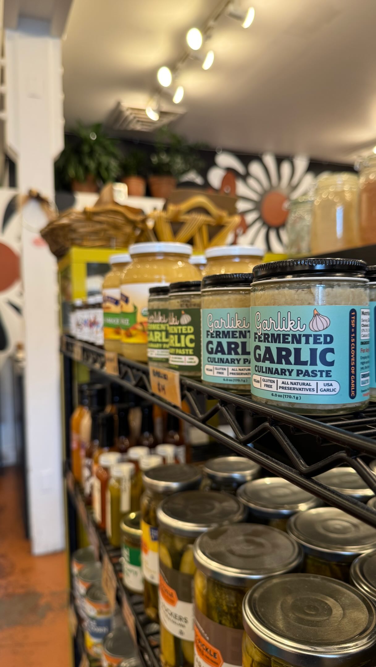 Feel good shopping locally and sustainably when you visit @therealmrefillery and stock up on bulk refills, sustainable goods, and @garlikipaste Herbe and Original fermented garlic paste.
They’re open daily 8am-7pm
📍2310 NE Broadway Portland, OR 97232