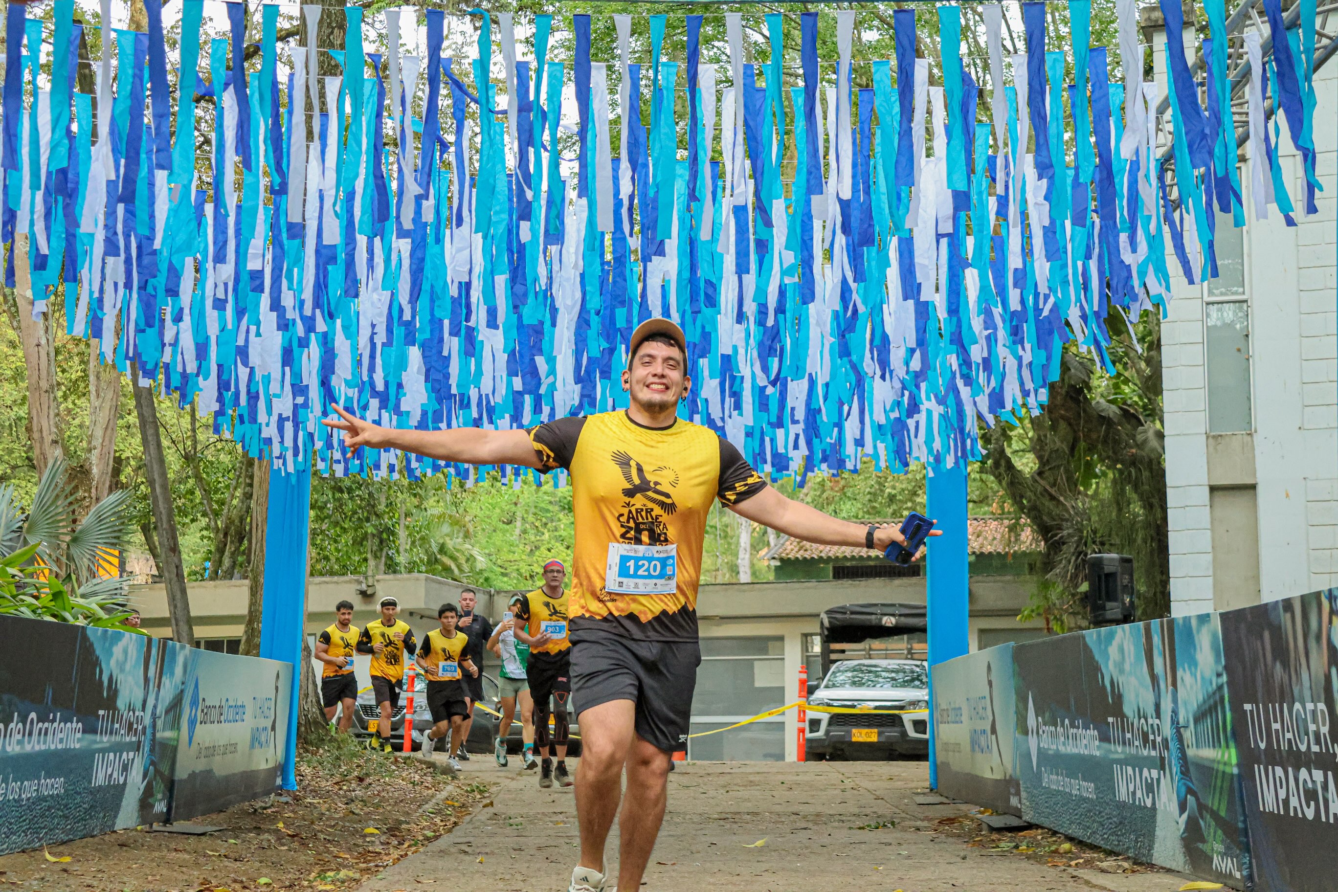 ¡Corremos con el corazón para volver a volar! 🦅💚
Revivimos los mejores momentos de nuestro equipo en la carrera. Detrás de cada paso y de cada meta cruzada, hay colaboradores apasionados que todos los días lo dan todo, tanto en las oficinas y áreas operativas como por la conservación de nuestra biodiversidad.
¡Desliza y descubre algunos de los rostros de quienes hicieron parte de esta gran jornada! 👉✨