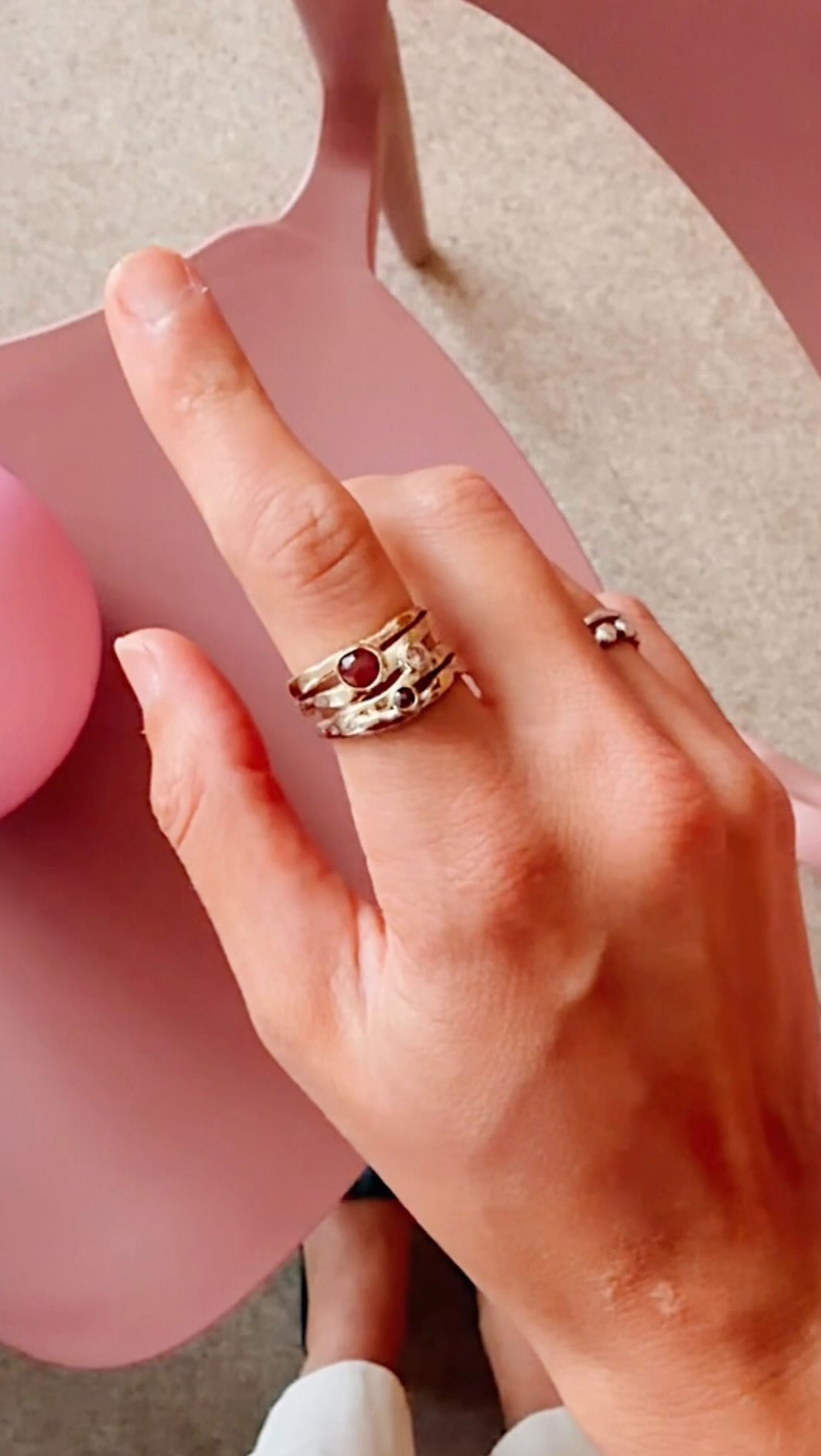 UPCYCLE
A few years ago I made this ring with the clients own gold and now it was time to upgrade the ring with some gemstones! She chose a ruby and diamonds ✨
Interested in upgrading your jewelry? Adding a gemstone or make some adjustments? Book your appointment through the link in bio to discuss the possibilities! 🩷