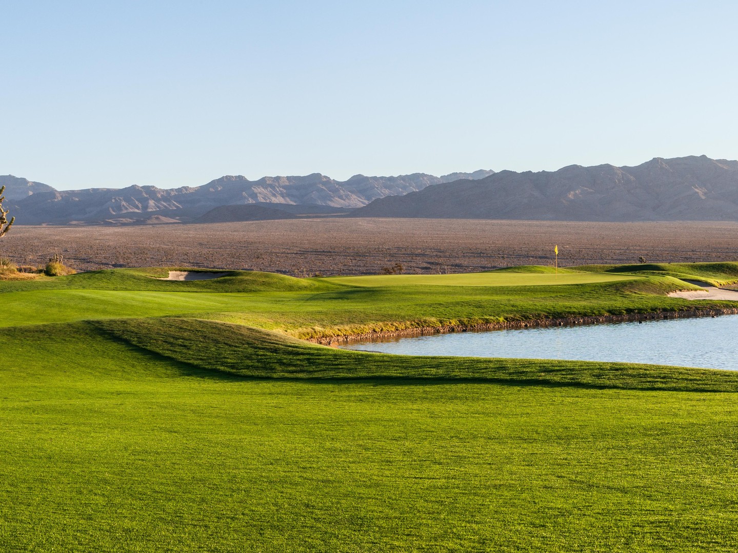 Rolling rye, a quiet water hazard, Joshua trees standing watch, and those mountains holding the horizon. An oasis that still feels wild. ⛳🏜️
Snow Mountain at the Las Vegas Paiute Golf Resort.
Real. Pure. Golf.
#Golf #LasVegasGolf #DesertGolf #BeautifulGolfCourses #LVPaiuteGolf