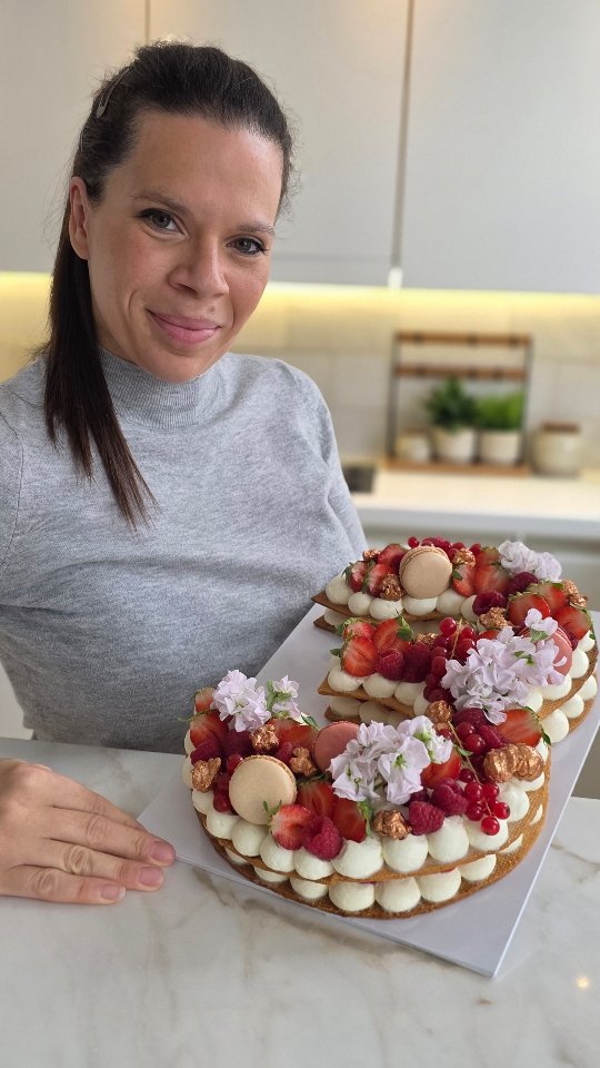 « Alerte retour ! 🚨 Les number cakes reprennent du service. Dis-moi en commentaire quelle combinaison de saveurs tu aimerais pour ton prochain ! 👇
Je poste toutes les infos de commande demain.