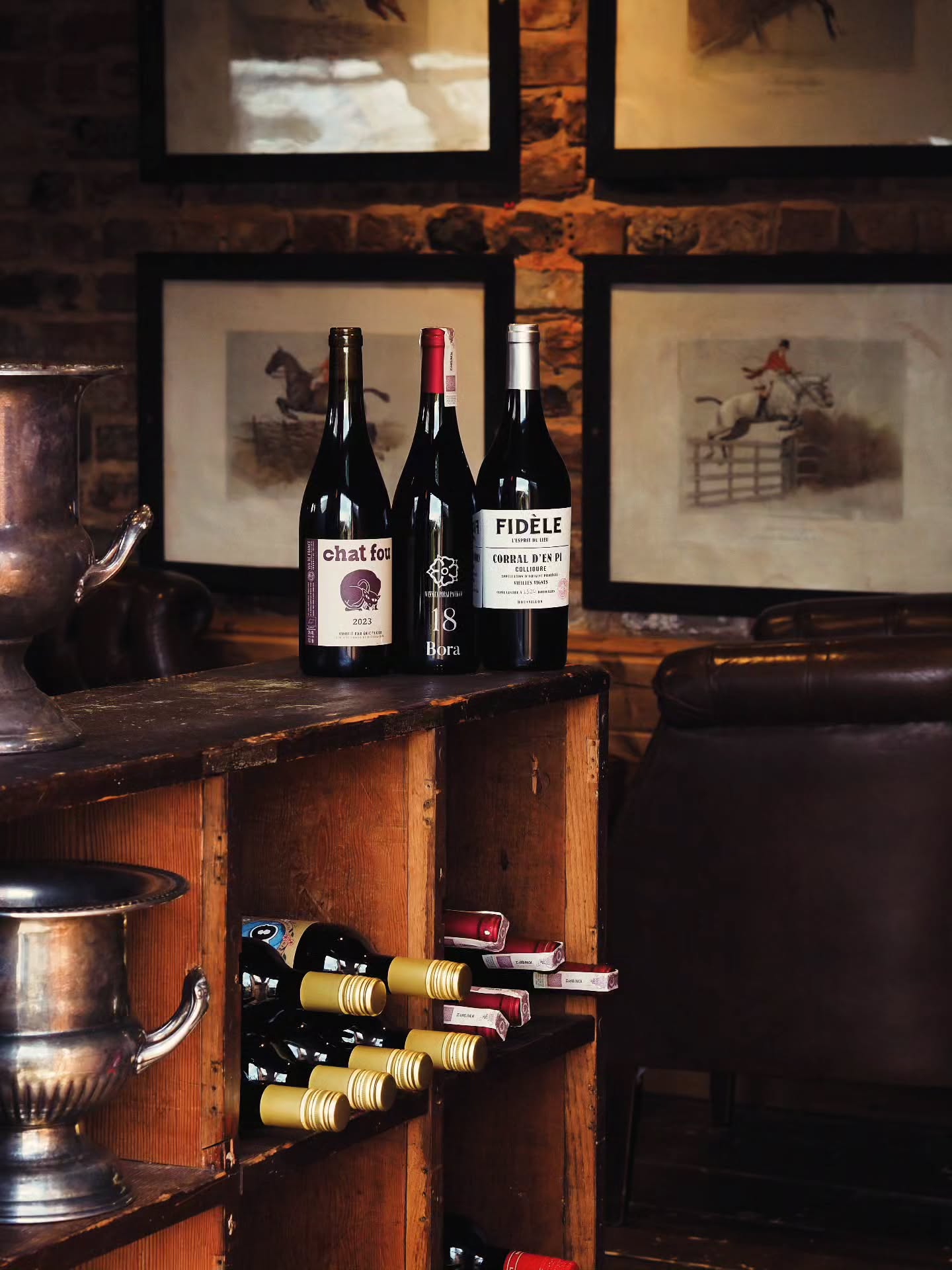 Cosy up in our lounge with a juicy bottle of red. We have the candles lit and a fantastic selection of award winning and rare wines for you to enjoy. β€οΈ
#redwines #winebar #neighbourhoodbar #autumnvibesπ #winegeek