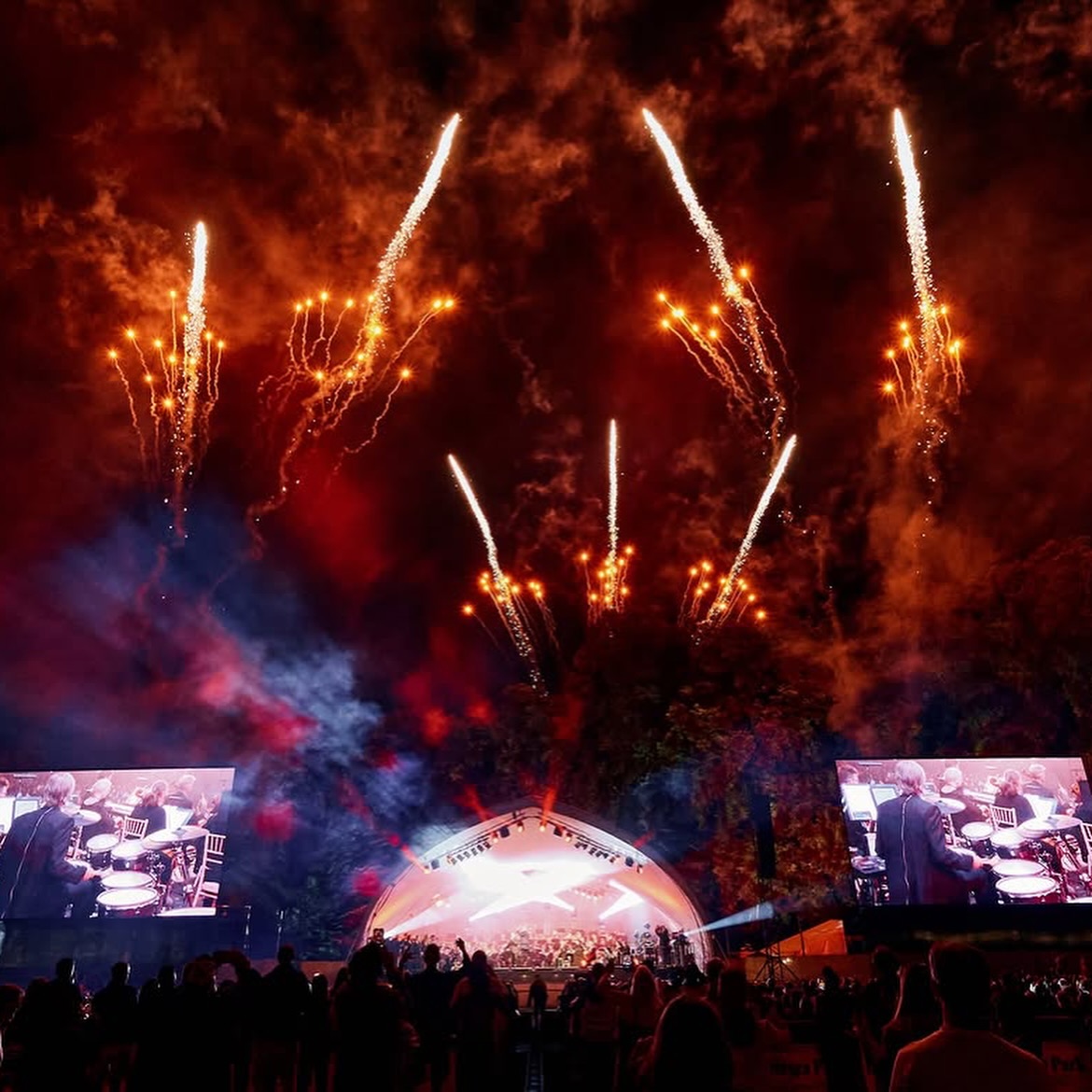 August โ๏ธ๐ธ๐๐โโ๏ธ
Battersea Park x2 with @royalphilconcertorchestra
Absolute privilege to get to play with a rhythm section made up of Messrs Eckland, Emmerton, Davies, Waddle & Goodyer
@sadowskybasses @fender_jp
This guy just being cute
Pit pic @fbassinc
Festivals with @jonandjoshow
RPCO Pop Symphonic
This guys first trip to the beach #ProudDad
Then the tide went out and full sighthound ensued
And many lovely times with this one ๐ @coreyviolin