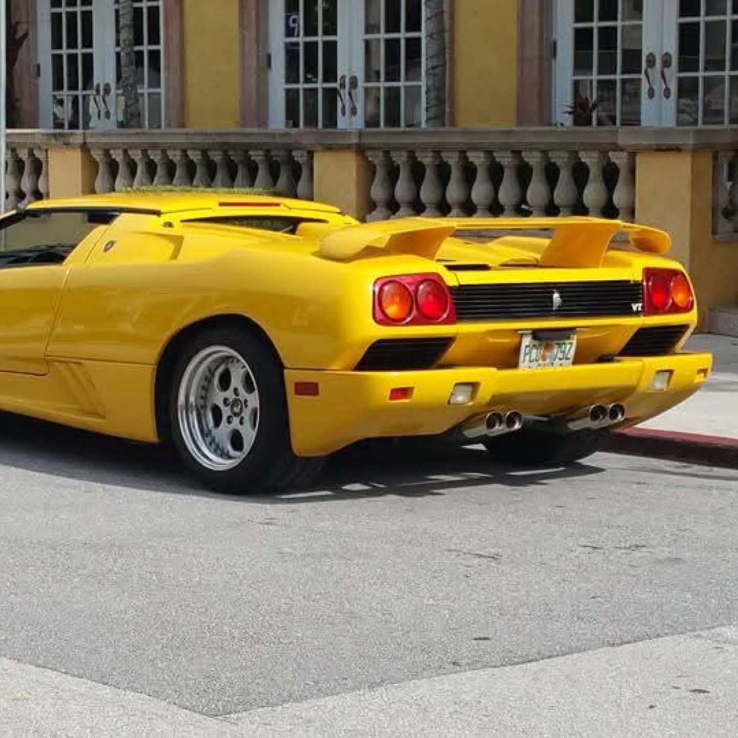 Back to the good old days, when our walls were yellow, Palm Beach was Palm Beach, and apparently even the cars knew how to match.
Who remembers the iconic yellow walls at BiCE Ristorante?
Thank you Eddy @eddyshipek for bringing back this fabulous memory, some photos instantly take you back.