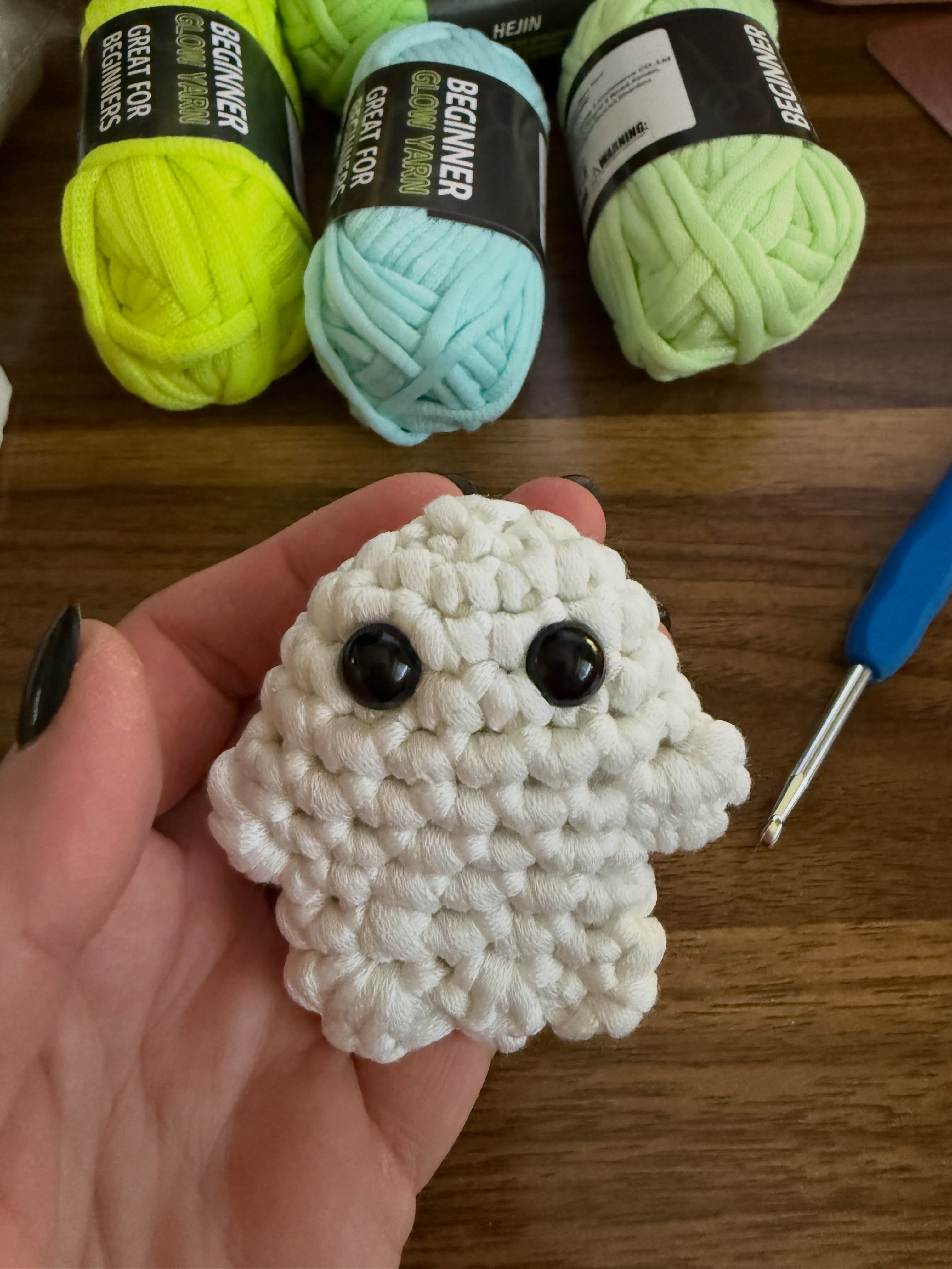 I’m thinking of making a bunch of these to hand out for trick-or-treaters who don’t want candy. Bitch, it’s cute (and glow-in-the-dark!) 👻 pattern by: @sweetsofties
