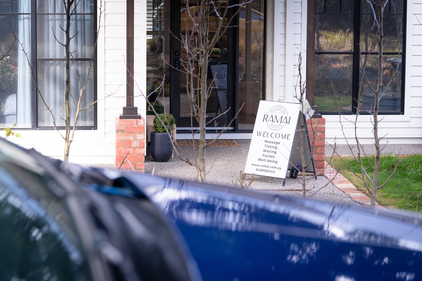 A little tip from us before your next appointment: don't wait out in the car.
Come on in when you arrive, fill out your forms, use the guest bathroom if you need to, and just start letting the outside world fall away before your treatment even begins.
We build a bit of buffer time between appointments for exactly this reason. Not because it needs to be rushed, it is your time, so we would rather you actually settled into it.
Book online at ramai.com.au