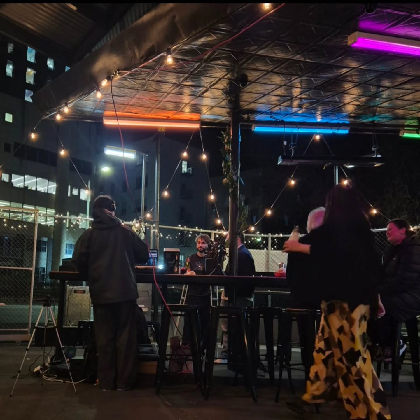 @whale___eyes playing some great beats here at the corner tonight. Come down and support a great local artist.
#hobart #hobartfood #hobartmusic