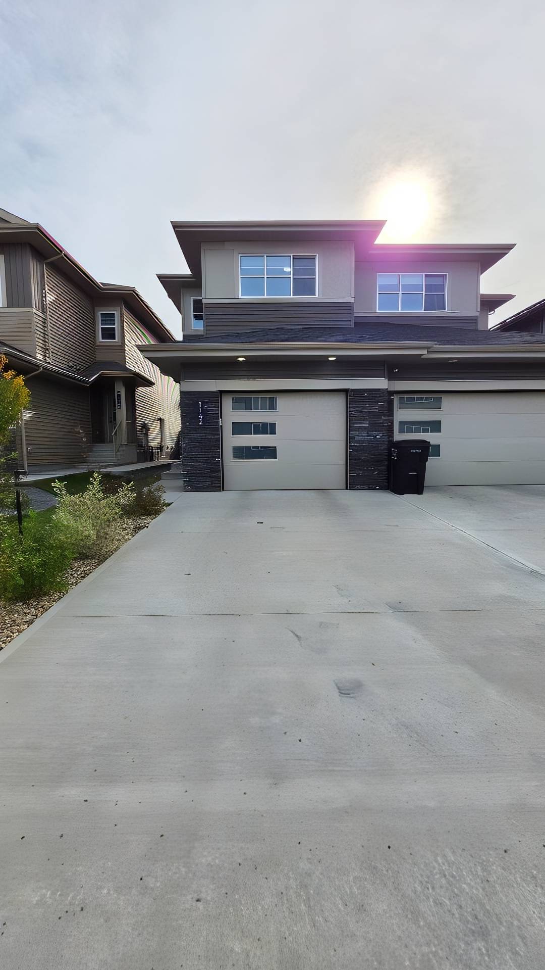 COMING SOON | KINGLET GARDENS
A stunning duplex in the Kinglet Gardens community.
3 Bedrooms
2.5 Bathrooms
Attached Garage
Walk-Through Pantry
Beautifully designed with style, function, and comfort in mind.
Stay tuned for this one.
#kingletgardens #EdmontonRealEstate #EdmontonHomes #ComingSoon #jamiebydesign