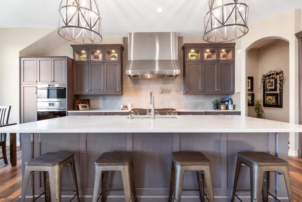 Statement hoods have definitely been having their moment. 👀
Gold or silver? Which one are you choosing? Comment below!