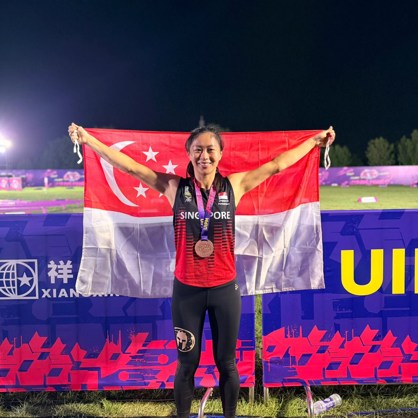 Great news from Beijing! ๐ฅ๐ธ๐ฌ
Joan Ng has done it! She storms onto the podium with a BRONZE medal in the Women's Seniors 400m at the UIPM 2026 Obstacle World Championships!
This isn't just a winโit's proof that every fall, every doubt, every "one more rep" was never in vain. Joan showed up, emptied the tank, and brought home hardware for herself and for Singapore.
To everyone still grinding out thereโlet this be your sign. The effort always pays off. Keep showing up. Keep believing. Your moment is coming, too.
๐ Huge respect, Joan! You've made us all proud. ๐ธ๐ฌ
@sgpentathlon @theuipm @teamsingapore