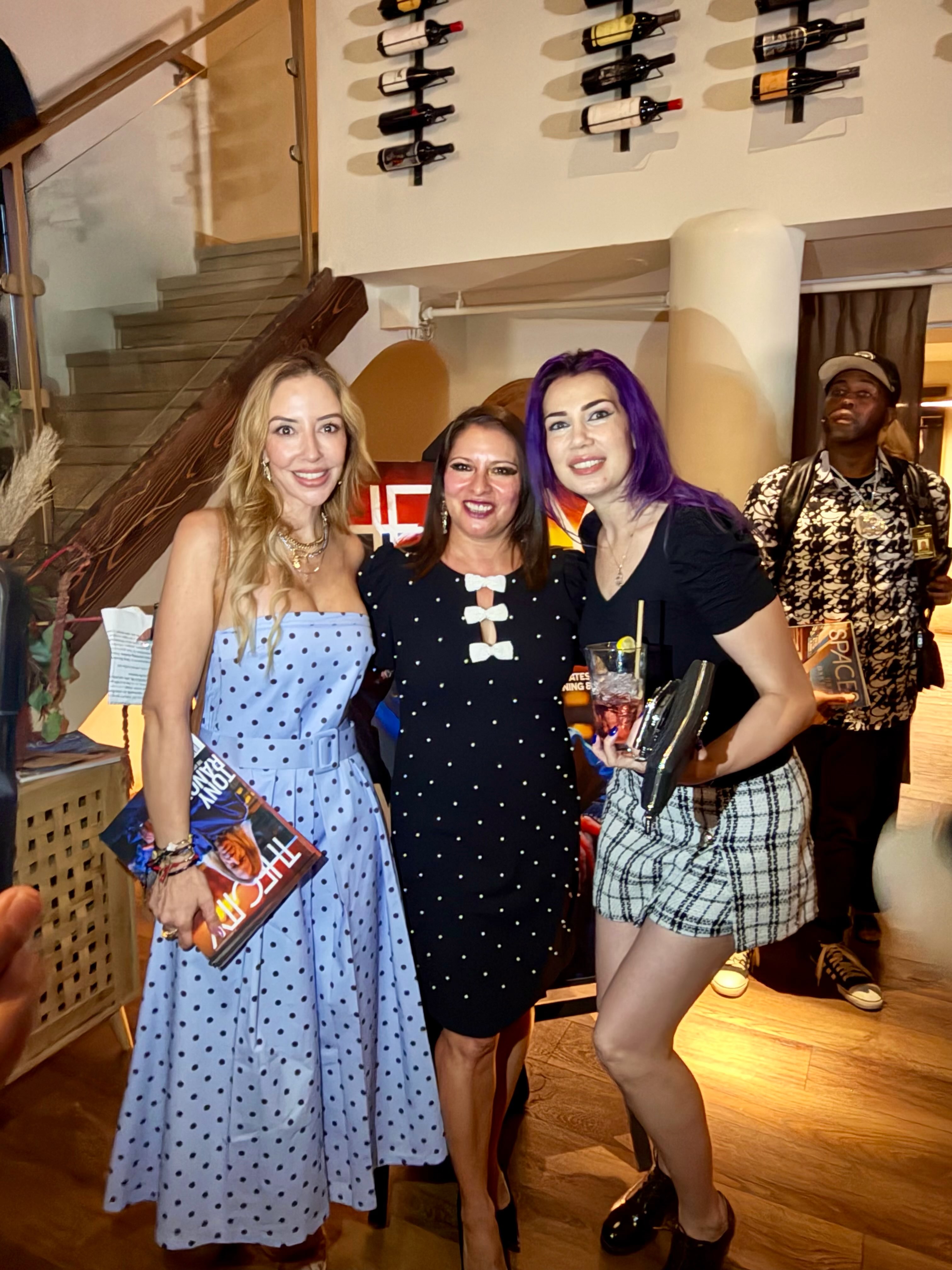 Last night’s magazine cover reveal of @thecityelpaso at @mykonoselpaso was so much fun! Happy to see friends, a d meet new people….
@salayandiafabiola
@kingdavidisgoliath13
@laura_rayborn
@veronicanev29
@lorelihassan
#thecitymagazine