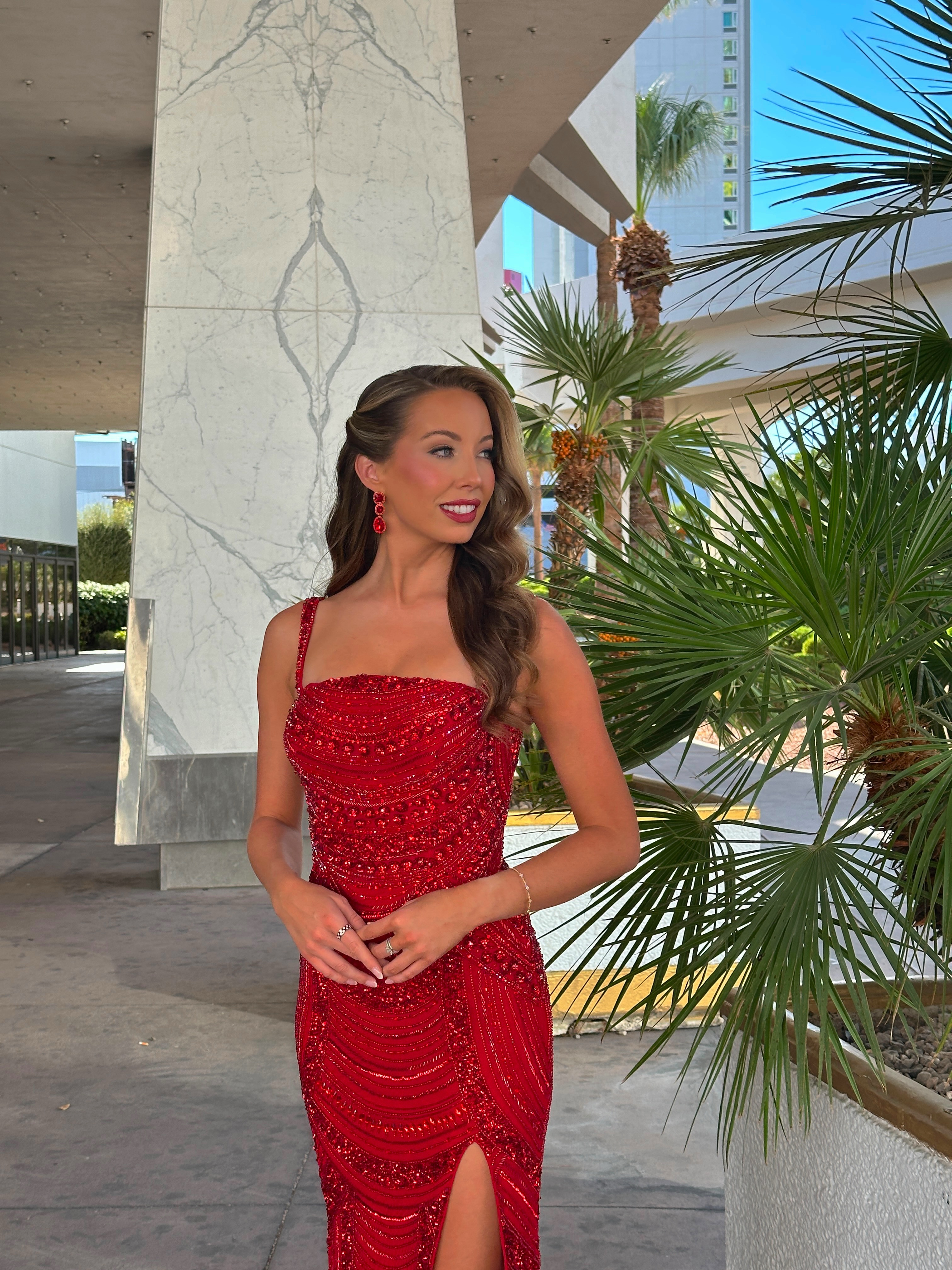 Put it all on red ♥️🎰🎲
A fun few days in pageant land for Miss for America - now back to the racing life! 💨
Dress: @shopmckenziejades
HMU: @ido_style
#lasvegas #sportsreporter #missforamerica