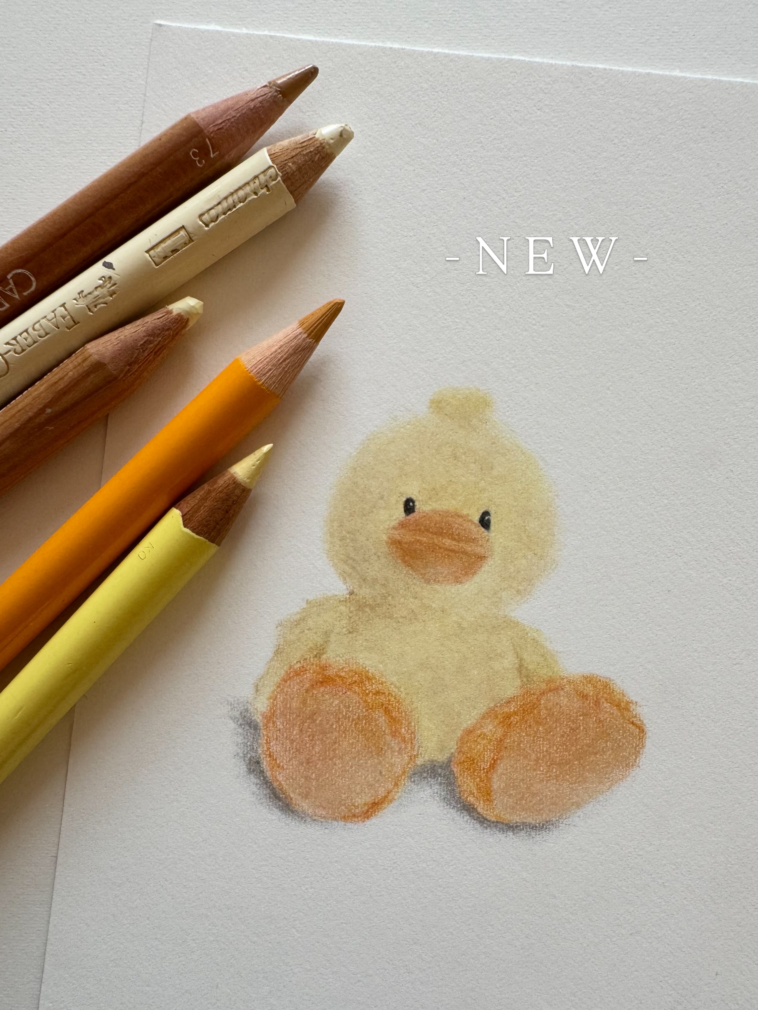 Your best friend’s best friend 🧸 A unique and sentimental drawing of your pet’s favourite toy …
Swipe to the end for your limited discount code !! 😁
Add this to your pet’s portrait commission, or order on its own via my website (link in bio🧸)