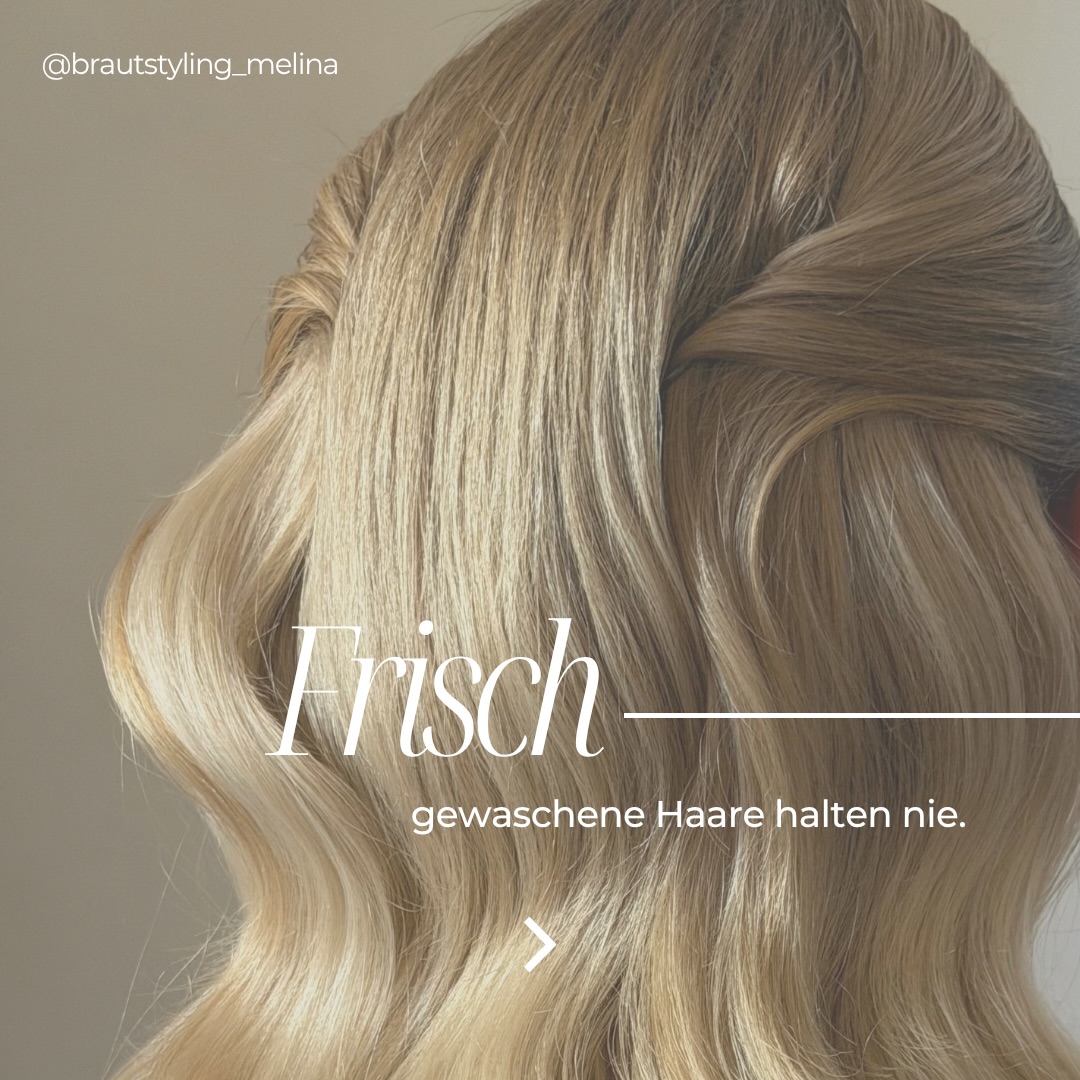 Frisch gewaschene Haare halten keine Brautfrisur? 🤍
Ein Mythos, der sich hartnäckig hält.
Denn ob deine Haare für das Styling frisch gewaschen oder lieber einen Tag alt sein sollten, lässt sich nicht pauschal sagen. Das hängt ganz individuell von deiner Haarstruktur, deiner Haardichte und natürlich auch von der gewünschten Frisur ab.
Genau deshalb möchte ich dich und deine Haare beim Probetermin so kennenlernen, wie sie frisch gewaschen fallen. ✨
Meine Empfehlung für den Probetermin: Komm mit frisch gewaschenen, trockenen Haaren. So kann ich deine natürliche Haarstruktur am besten beurteilen und wir finden gemeinsam heraus, welche Vorbereitung für deinen Hochzeitstag ideal ist.
Denn am Ende geht es nicht darum, irgendeine allgemeine „Brautregel“ zu befolgen – sondern darum, was für deine Haare und deine Wunschfrisur am besten funktioniert. 🤍
Speicher dir den Beitrag gerne für deinen Probetermin ab. ✨
#brautstyling #brautfrisur #brautstylingtipps #hochzeitsfrisur #braut2027