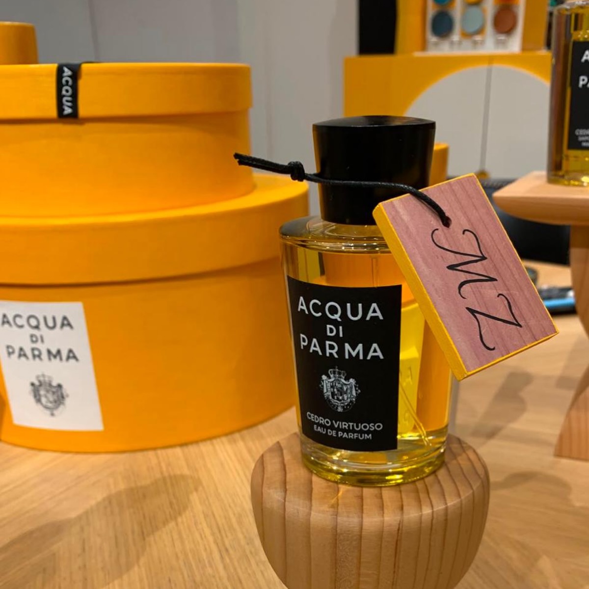 A beautifully thoughtful finishing touch for the new Acqua di Parma Cedro Virtuoso fragrance 💛
Yesterday, our artists were at Harrods, Selfridges London, Selfridges Manchester Exchange Square, Fenwick Newcastle and John Lewis stores in Oxford Street, Liverpool, Bluewater and Stratford, adding customers’ monograms to handmade cedarwood tags.
Each tag was cut, drilled and painted by our studio team before being finished by hand in store and tied around the fragrance bottle.
Cedro Virtuoso celebrates the warmth of creativity and is centred around cedarwood, with a distinctive blend of Virginia cedar and hazelnut infused together for 30 days. We loved creating a keepsake that reflects both the fragrance and the craftsmanship behind it.
Thank you to our brilliant nationwide team of artists representing us across eight locations in one day. Scroll to see the project process.
@acquadiparma #AcquaDiParma #CedroVirtuoso #LivePersonalisation #LuxuryPersonalisation