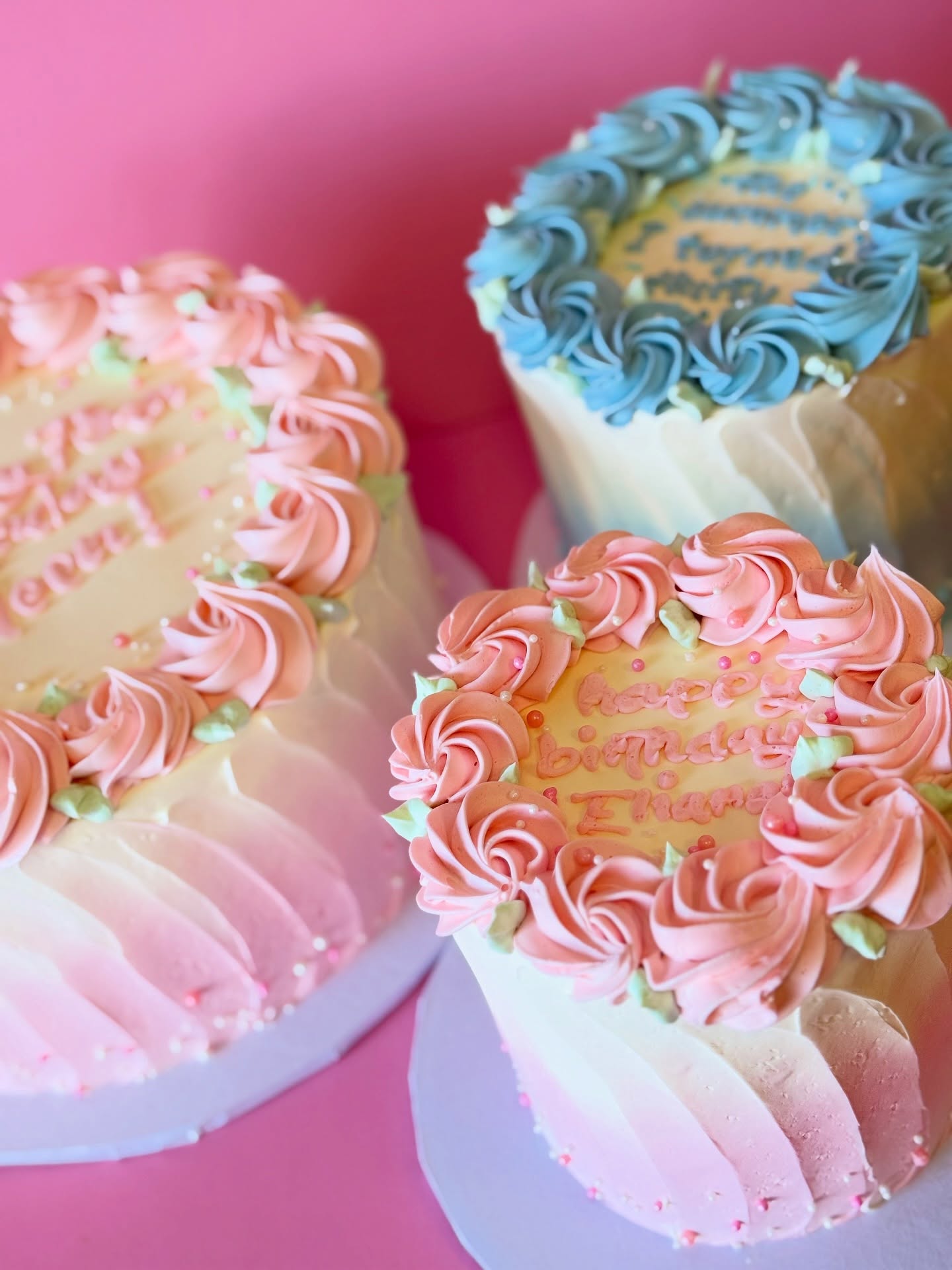 Three sizes, two pretty colourways, one very easy-to-love Blossom cake. 🌸🎂✨
#SwirlsMississauga #NutFreeBakery #BlossomCake #MississaugaBakery #MississaugaCakes #MississaugaCupcakes #ButtercreamCakes #BuildYourOwnCake #BirthdayCakes #CelebrationCakes #BlossomCake #FloralCake #CakeInspiration #Streetsville #StreetsvilleBakery #MississaugaMoms #NutfreeBakery