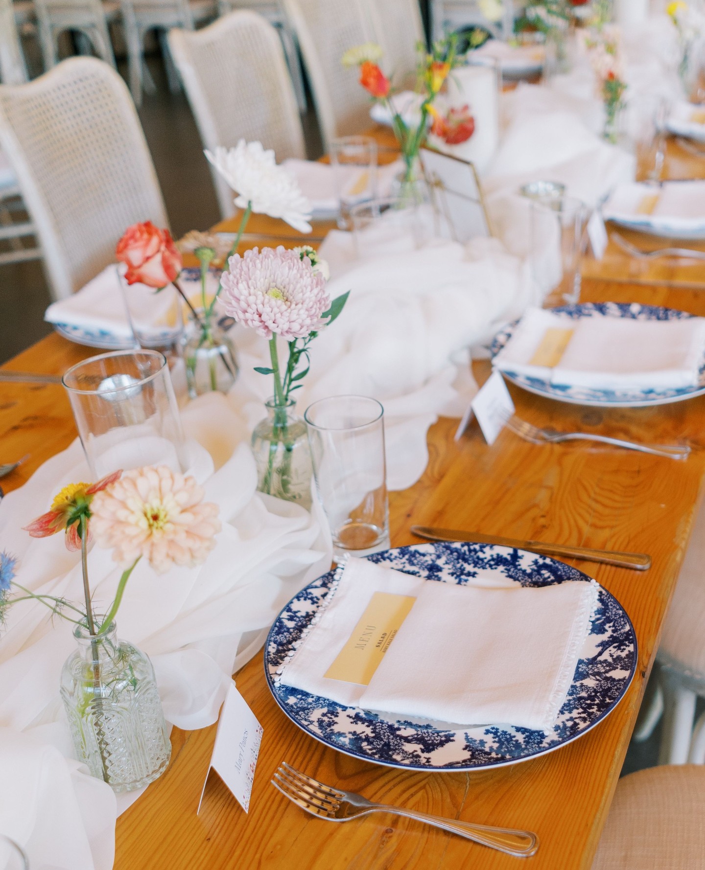 Proof that your guests love color too.â
â
Beauty: @139hairbyheidiâ
Catering: @millvalleykitchâ
Entertainment: @micdrop_entâ
Floral: @hellowildflowereventsâ
Photographer: @maritwilliamsphotoâ
Planning + Design: @jennaculleyeventsâ
Rentals: @lineneffectsâ
Venue: @theodorewirthgolfâ
â
#mnweddingplanner #mplsweddingplanner #minneapolisweddingplanner #Minnesotaweddingplanner