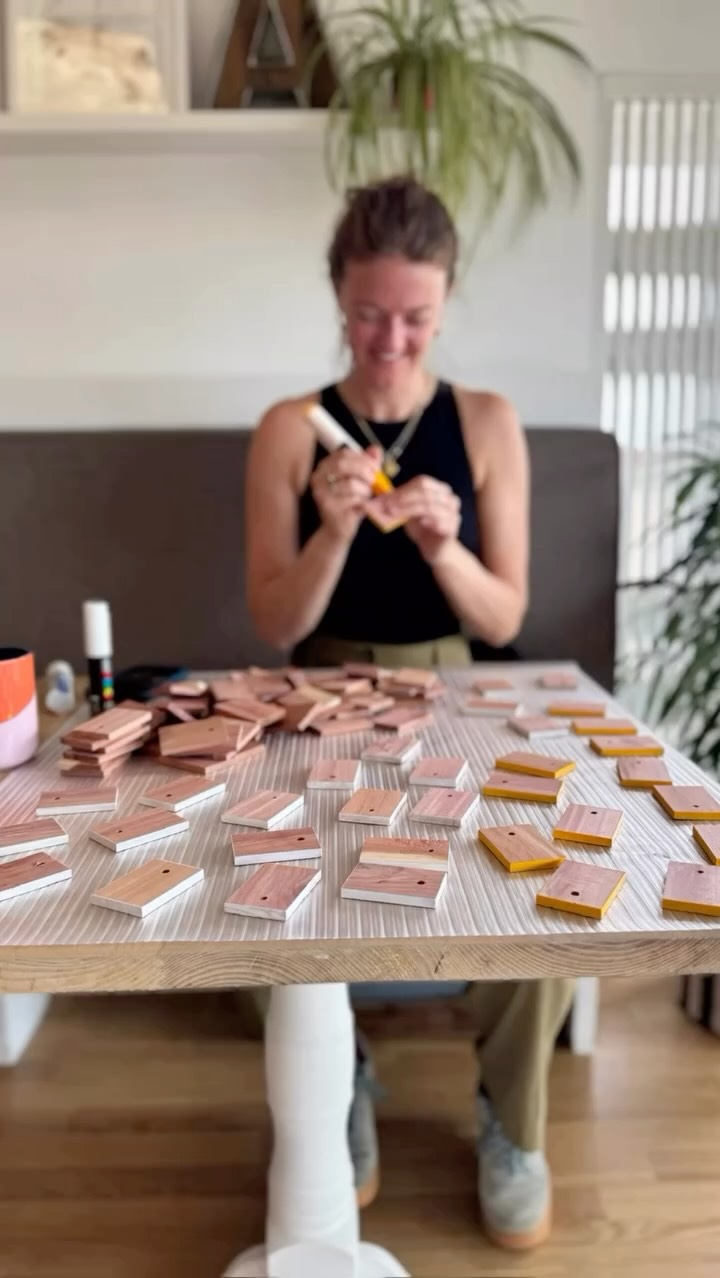 From our studio to fragrance counters across the UK…
For the launch of Acqua di Parma’s Cedro Virtuoso, our team made these cedarwood bottle tags from scratch—cutting, drilling and painting each one before sending them out to eight locations.
Yesterday, our artists added customers’ monograms by hand at Harrods, Selfridges London, Selfridges Manchester Exchange Square, Fenwick Newcastle and John Lewis stores in Oxford Street, Liverpool, Bluewater and Stratford.
Cedarwood is at the heart of the new fragrance, softened with hazelnut and brightened by Calabrian bergamot, so using real cedar for the personalised keepsake felt just right.
A lovely project combining our studio production with live personalisation—and a brilliant effort from our artists working across the country 💛
@acquadiparma #CedroVirtuoso #AcquaDiParma #LivePersonalisation #StudioProduction